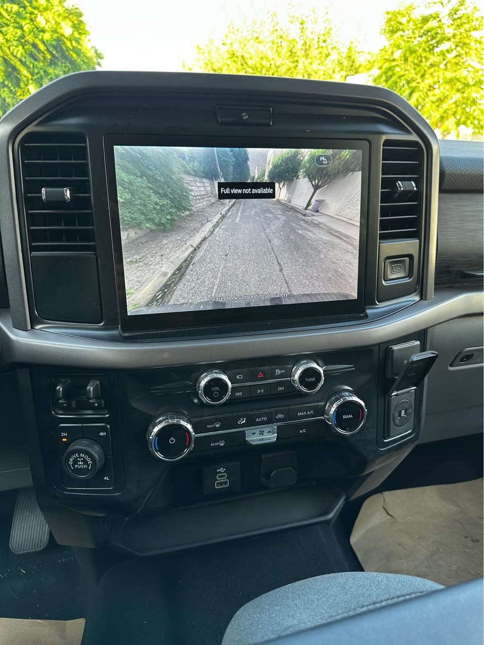 فؤرد 2025 FORD F-150 XLTمواصفات XLT شاشه ئايپادي گه وره گيچ ئه ليكتروني رادار پيش و پشت خه تي جاده  كوشين كاره با ويل كروم ده بل ئه كسل  4X4 سيارة كه بس ربع بونيت جاملغ صبغ  جمپكي پشتي هه يه به شه رط داخيلي لايت ليد چوار حه دسه  كاميرا حه ساس 6  هه زار رويشتيه 8پستن AWD  گير مكينه دبل اكسل راديته ر به رد هه موو به شه رت بيلادي سعر 279 هندك مجالي تيدايه سياره كه فحس و هه زه ي لو كرايه حازره لو ره قه م .                     
                                                                                  رقم  واتساب ***********
*********** أربيل, العراق
