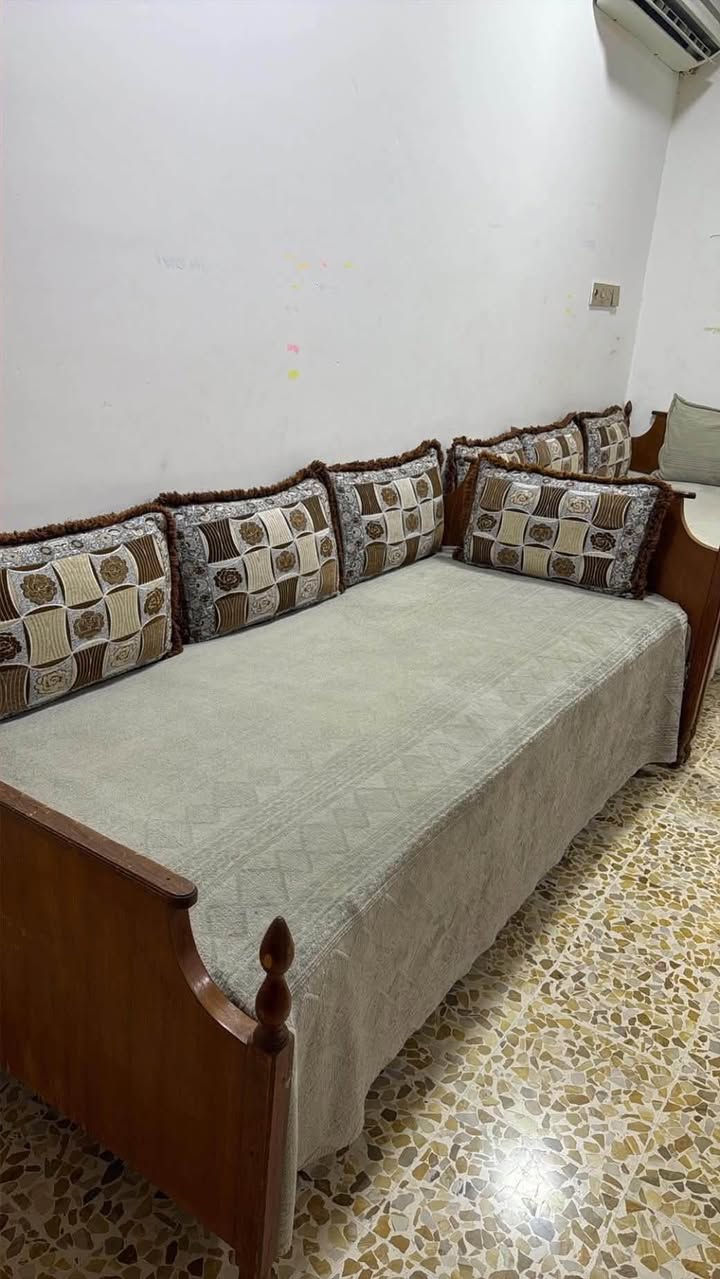 تخوت للبيع العدد 4 العنوان موصل قضاء تلكيف ***********
