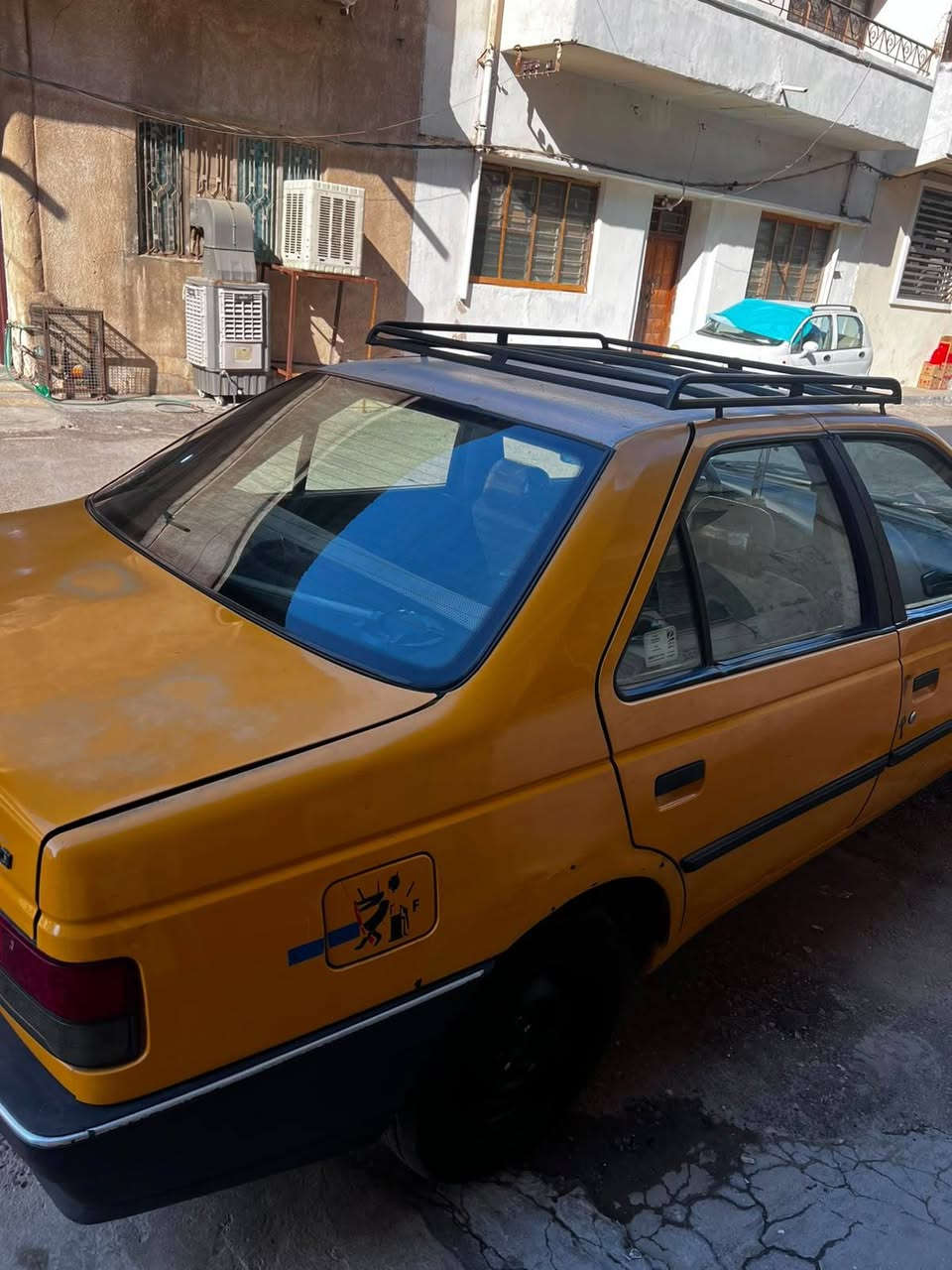 السلام عليكم بيجو مديل ٢٠٠٩ 
سياره خير من الله كير ومكينه وحداديه
وصدر
مبدل بيها بنيد وجاملغ بدون أي ظرر
سياره رقم جديد مصفره هيئه وغرامات تحويل ثاني يوم
السعر ٢٣بيها مجال بسيط
الرقم ***********
العنوان حي القاهره
