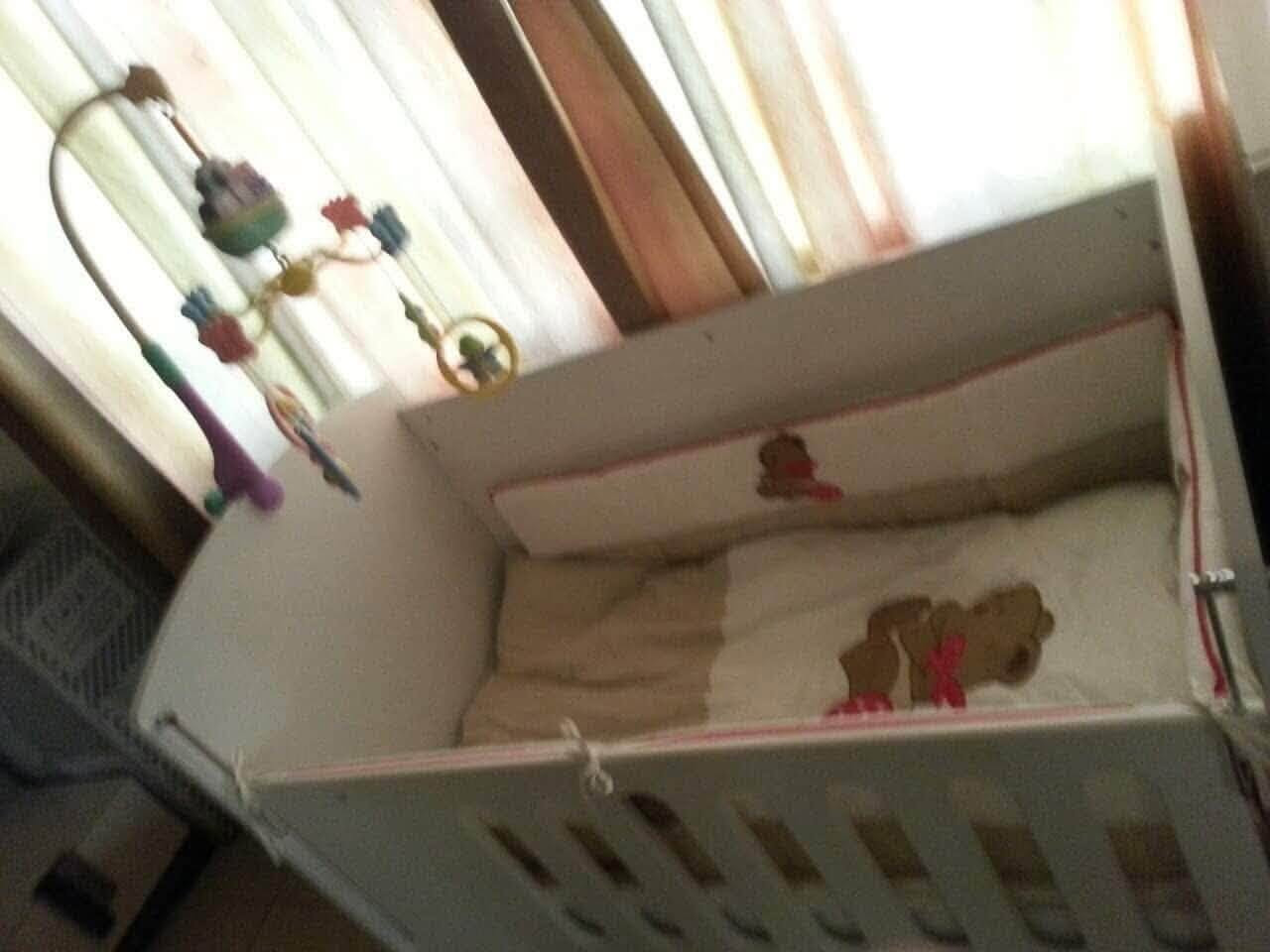 سرير طفل تركي قوي جدا هزاز و ثابت ب ٤ مجرات نظيف جداً جداً من ضمنه الدوشگ والمصدات   
الابعاد
طول متر و ٢٤
عرض 70 سم
*********** 
السعر 90,000
