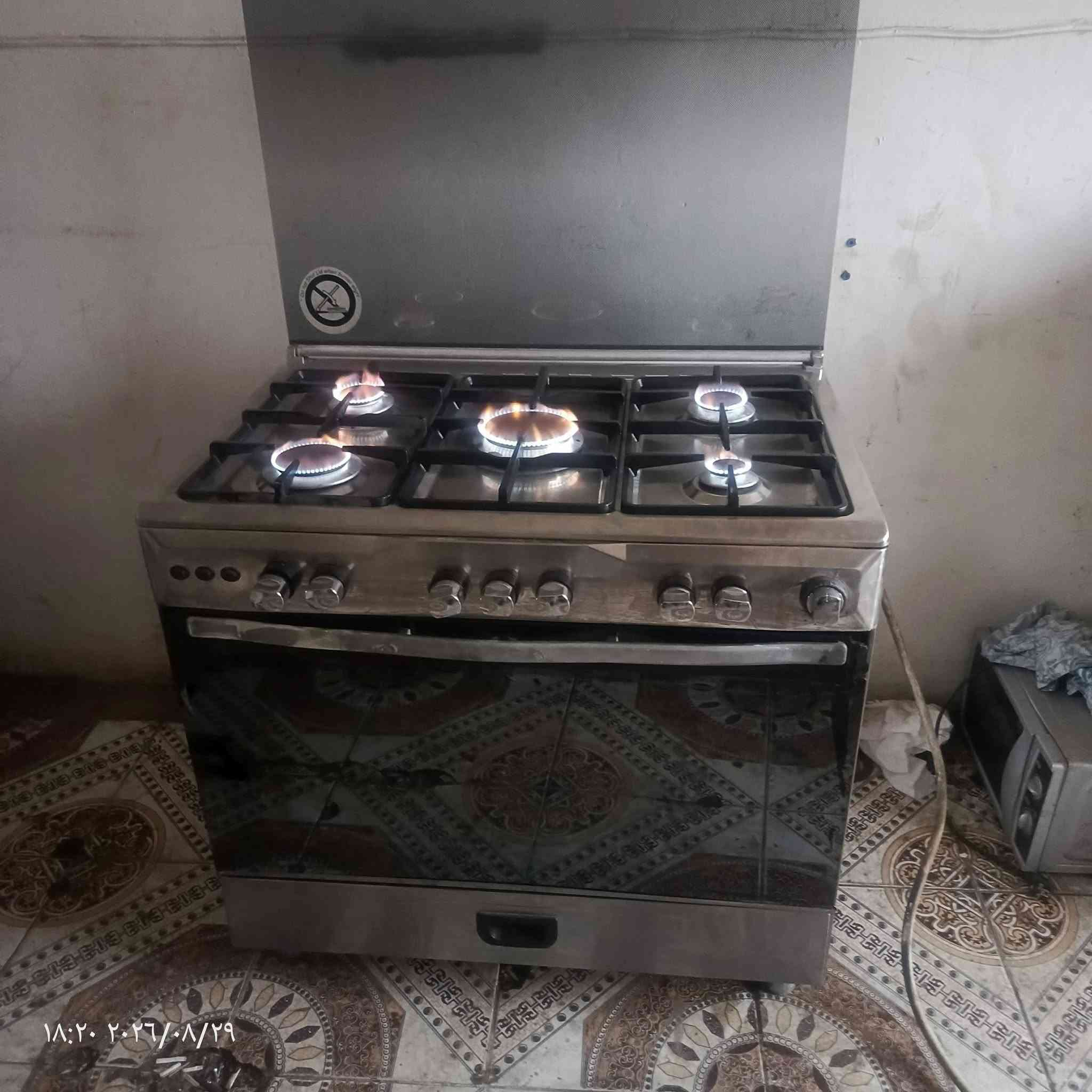 طباخ مصري نظيف جدا للبيع للاتصال ***********
