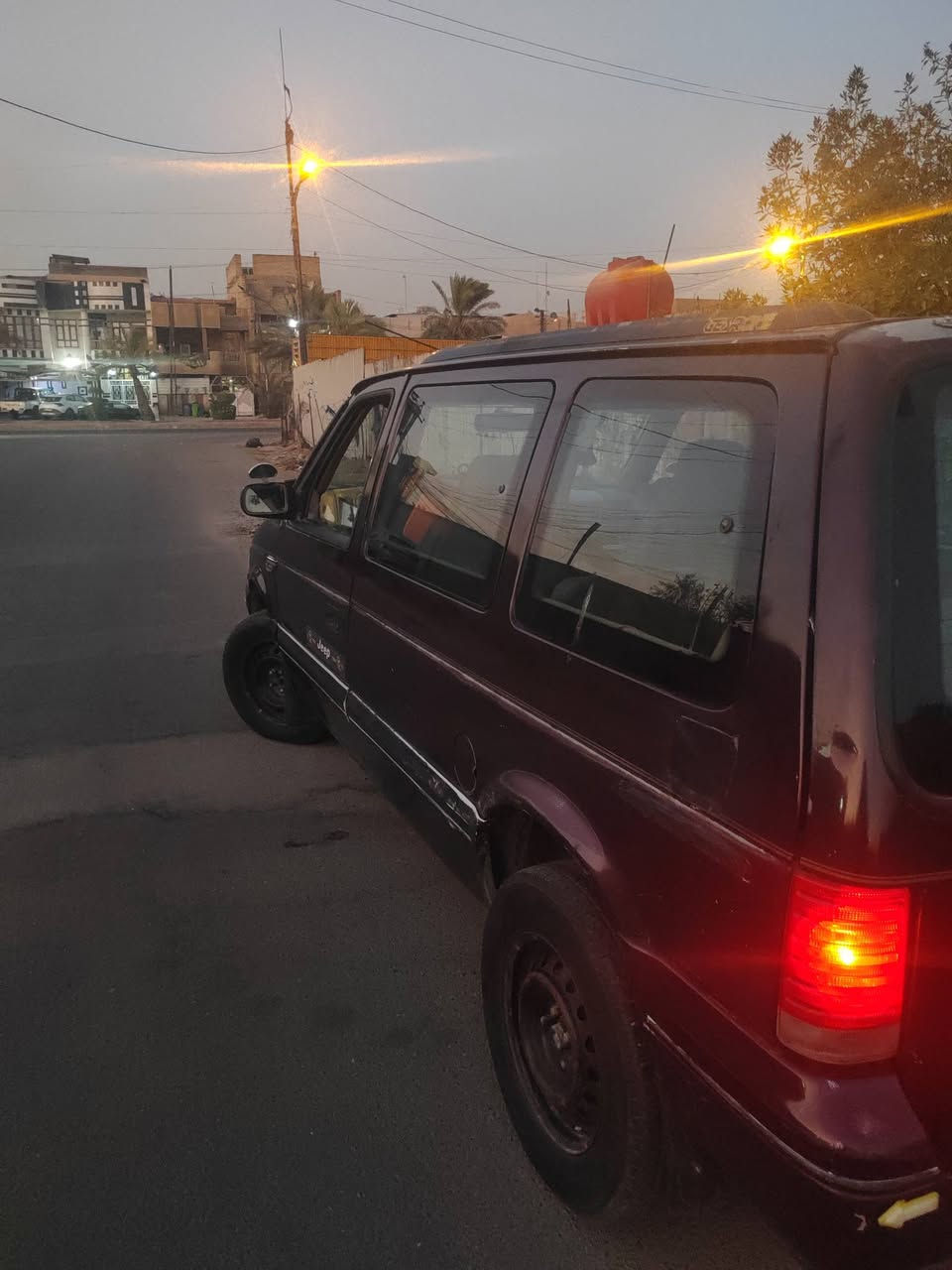 سلام عليكم دوج كلايزر ٩٥ بدون صبغ بدون ضربه كير ومحرك نضيفات بلاد ٤ سلندر تحم تاير باتري جديد حدادية ٩٠ رقم سليمانية بسمي سعر ٣٣ وبيها مجال رقم *********** مكان بغداد
