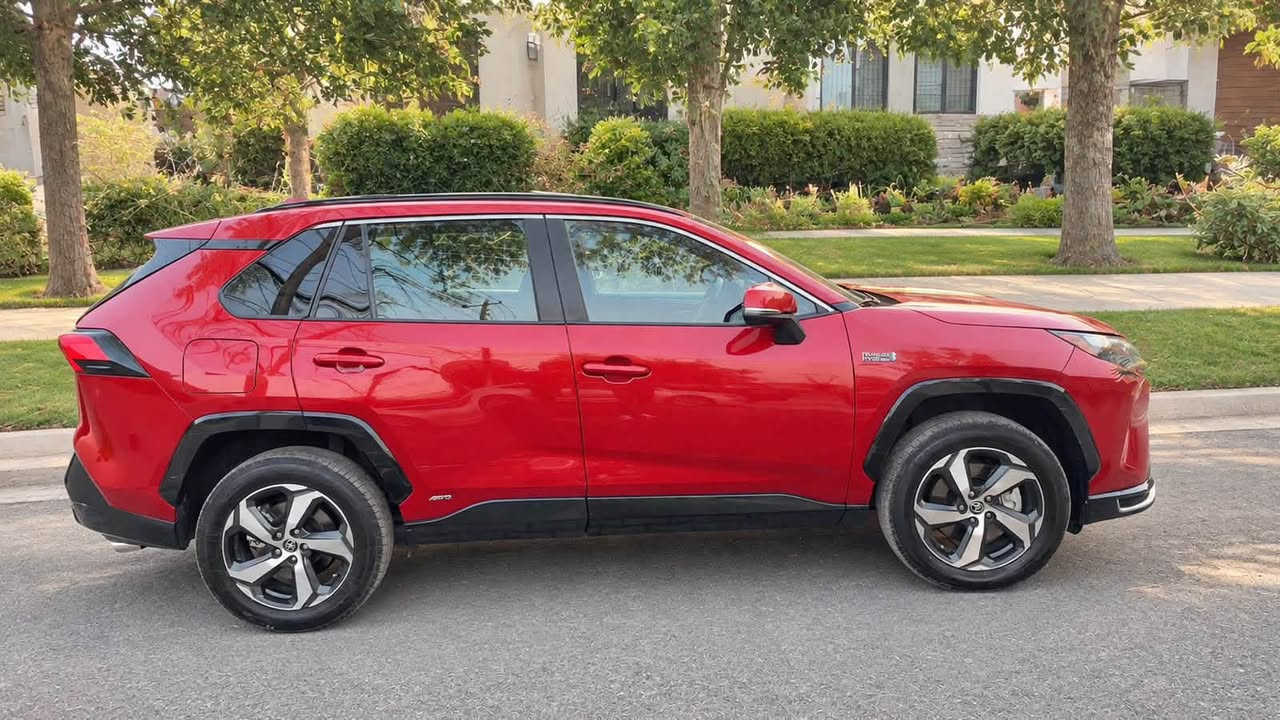 للبيع تويوتا RAV4 PRIME SE موديل 2022 🇺🇸
السيارة وارد أمريكي، لون أحمر، هايبرد + شحن منزلي )بلك ان ) ماشية بحدود 115 ألف كم.

المواصفات:

فتحة سقف

دفع رباعي AWD

كاميرا خلفية

رادار وحساسات وأنظمة أمان

مثبت سرعة

تشغيل بصمة

بصمة أبواب

كراسي كهرباء

تدفئة كراسي

شاشة + بلوتوث + USB

إضاءة LED

تحكمات ستيرن

صندوق كهربائي
رقم السيارة بغداد
السيارة جاهزة من دون اي نقص مع شاحنة اصلية سمارت ١٦ امبير

الحادث:

حادثها بأمريكا بسيط وموجودة صور الحادث، الضرر حدادية التاير الخلفي و يوجد صبغ في جاملغ الخلفي نفس جهة الحادث.

للمعلومات الاتصال بالرقم ***********

نص مكتوب في الصور:
- 4 of 13