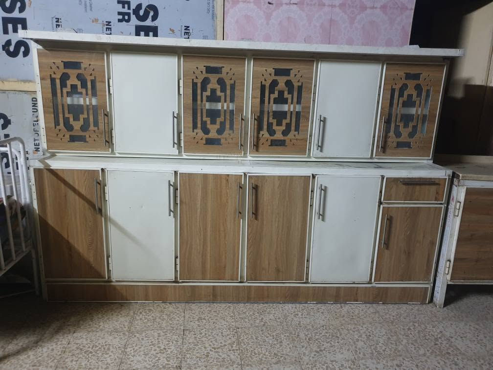 كاونتر مترين ونص وسنك متر وني مرمر سعره ٤٠٠ وبي مجال استفسار اكثر خاص او *********** عمارة, ميسان
