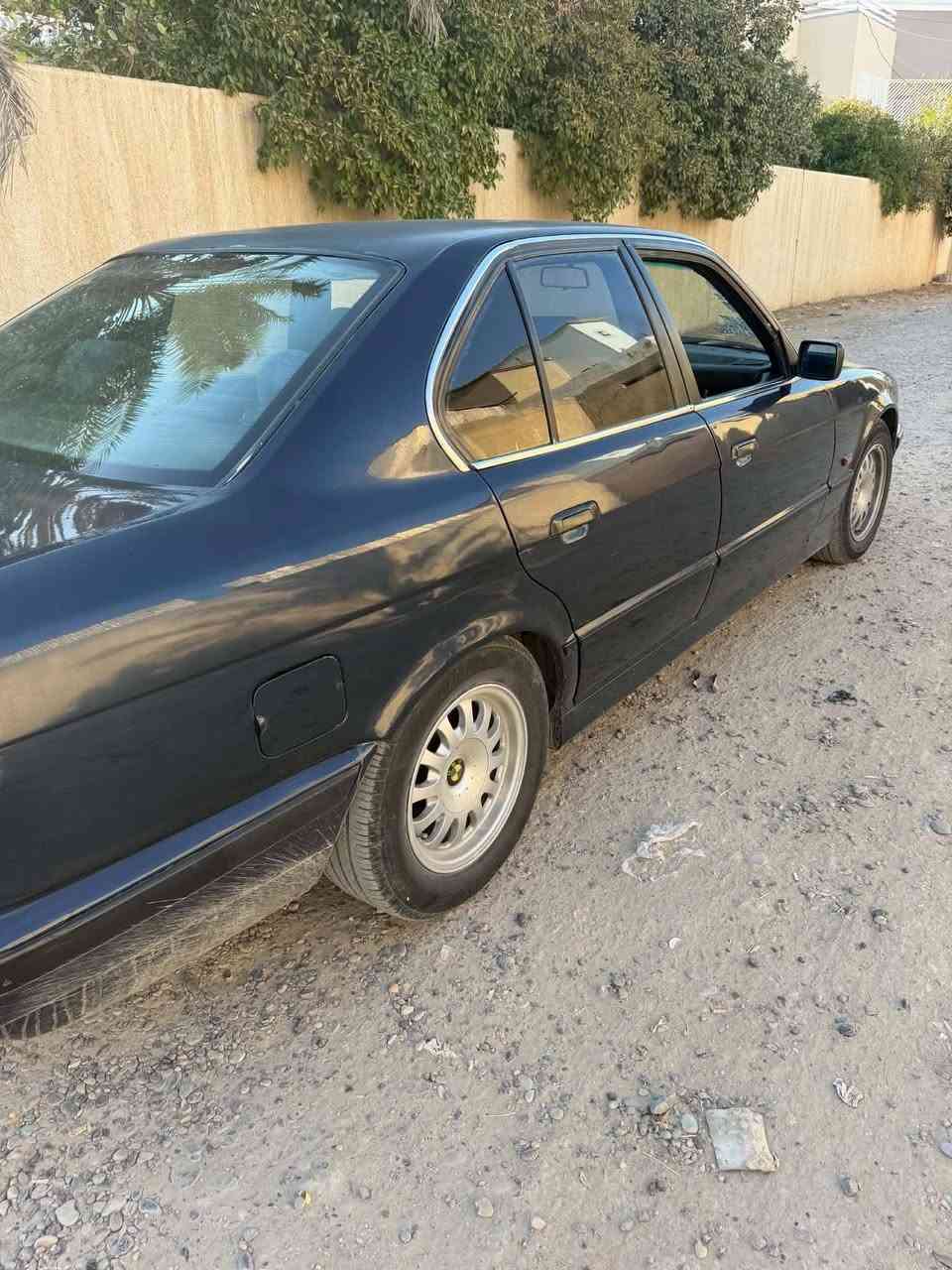 بي ام للبيع 91 محرك وكير جدد صدر جديد السياره لوك سنويه لل 28 تخم تاير جاهزه السياره تبريد شغال شرط التحويل بيع فقط السعر 40
