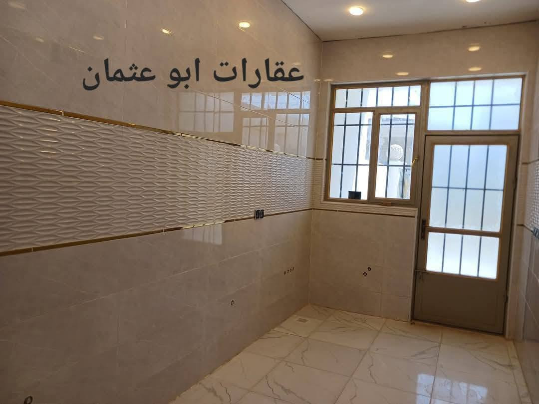 مشتمل البيع حي الخضراء طابقين ٤غرف وصاله ومطبخ ستقبال كراج صحيات المساحه ١٢٥م شارع ١٠م البيت زيرو شغل درجة أولى سنه البناء ٢٠٢٥ للستفسار اتصل ***********
