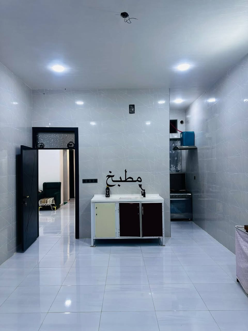 🏡 بـيـت لـلـبـيـع فـي مـجـمـع حـجـي هـنـدي 🏡
📍 الموقع: حي الجامعة – قريب من بوابة الزون الأول
📐 المساحة: 200م²
📏 الواجهة: 9م × 22م
🏗️ البناء: حديث 2026
🧱 كونكريت مسلح درجة أولى

✨ يحتوي على:
▪️ غرفتين
▪️ صالة استقبال
▪️ مطبخ
▪️ صحيات
▪️ كراج

💡 متوفر جميع الخدمات

📞 للاستفسار والاتصال:
***********
***********

