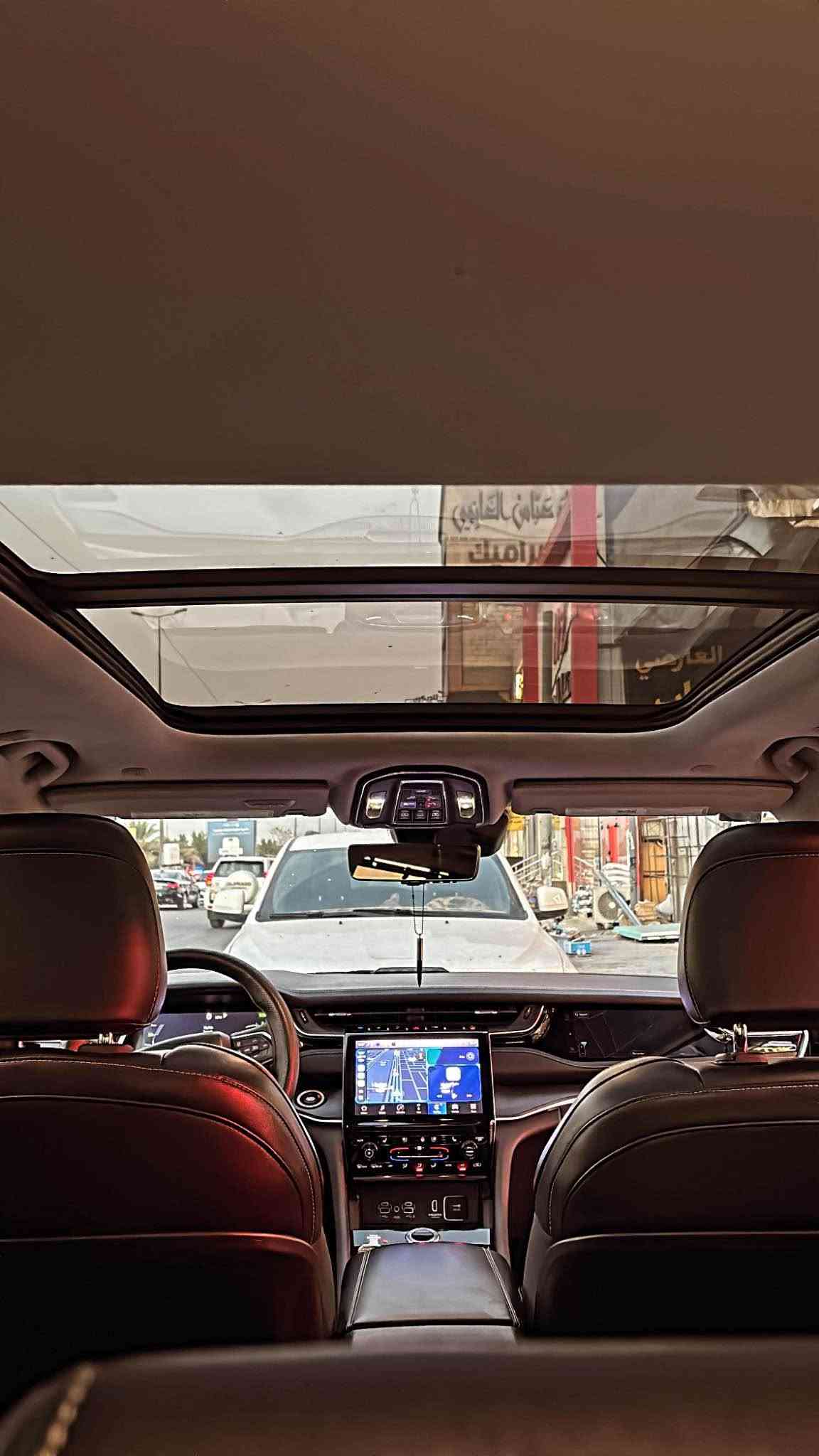 🚙 للبيع | Jeep Grand Cherokee 4xe Limited Plug-in Hybrid موديل 2023 🚙

فرصة مميزة لاقتناء واحدة من أفخم وأقوى سيارات الـSUV الهجينة.

✅ الموديل: 2023

✅ الفئة: 4xe Limited (Plug-in Hybrid)

✅ اللون: اسود

✅ التسجيل: بغداد

✅ الموقع: نجف

✅ الملكية: السيارة باسمي شخصياً

✅ الحالة: حادث خفيف كلش حافة الجاملغ والبنيد  في هيكل السيارة، والسيارة بحالة ممتازة.

أبرز المواصفات:

🔹 محرك 2.0 لتر تيربو مع نظام Plug-in Hybrid بقوة إجمالية 375 حصان.

🔹 ناقل حركة أوتوماتيكي 8 سرعات.

🔹 نظام دفع رباعي Quadra-Trac II.

🔹 إمكانية القيادة الكهربائية لتوفير الوقود.

🔹 شاشة لمس 10.1 بوصة تدعم Apple CarPlay وAndroid Auto لاسلكياً.

🔹 شاشة عدادات رقمية.

🔹 مقاعد جلد كهربائية مع تدفئة للمقاعد الأمامية.

🔹 مقود مدفأ متعدد الوظائف.

🔹 تشغيل بصمة (Keyless Entry & Push Start).

🔹 كاميرا خلفية مع حساسات أمامية وخلفية.

🔹 مثبت سرعة ذكي مع أنظمة أمان متقدمة.

🔹 نظام المحافظة على المسار، والتحذير من الاصطدام، ومراقبة النقطة العمياء.

🔹 مكيف أوتوماتيكي ثنائي المناطق.

🔹 مصابيح LED أمامية وخلفية.

🔹 مغلفه ppf بلكامل 

🚗 سيارة تجمع بين الفخامة، الأداء القوي، والاقتصاد في استهلاك الوقود، ومناسبة للاستخدام اليومي والسفر.

السعر 31 النجف, العراق
