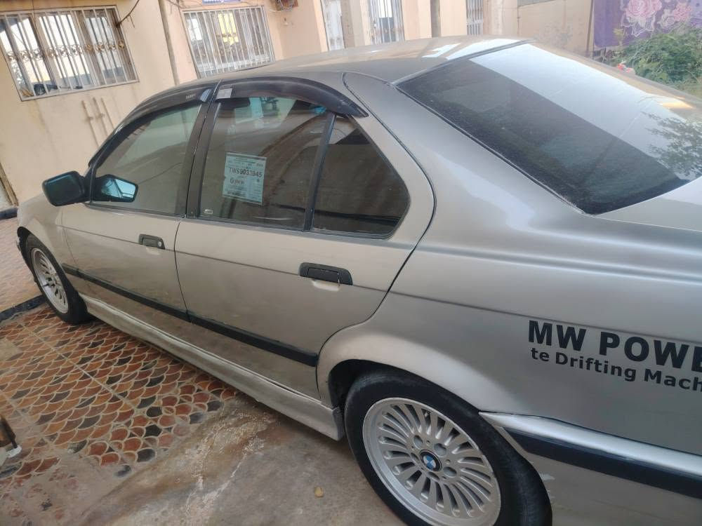 السلام عليكم للبيع BMW.  صقرE36 موديل 1993 اللون سلفر محرك 28 مسكر مال بومه كير عادي السياره جهازه ع اخر حبايه تدفئه تبريد لمس فتحه سقف كهربائيات كلها فول نشاط يشك الكاع السياره ماتصرف عليها ربع رقم كركوك انكليزي بأسمي
شراي اتصل *********** او مراوس اوبتره 2004/2005 فقط تكريت, صلاح الدين

