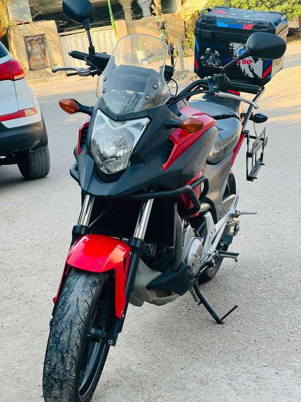 السلام عليكم
Honda ns X

المحرك 700cc 

الدراجه موديل 2015

الدراجه كفاله عامه من كلشي حته من الشخط

اوراق كامله بس بدون كمرك

الدراجه دهن موتل 

وماي اخضر 

سعر الدراجه 3 ملايين و ٩٠٠ وبيه مجال بسيط 

مكان الدراجه ديالى جديدة الشط قرية الحويش قرب مطعم سامان 

التواصل واتساب وفيس فقط 

***********
