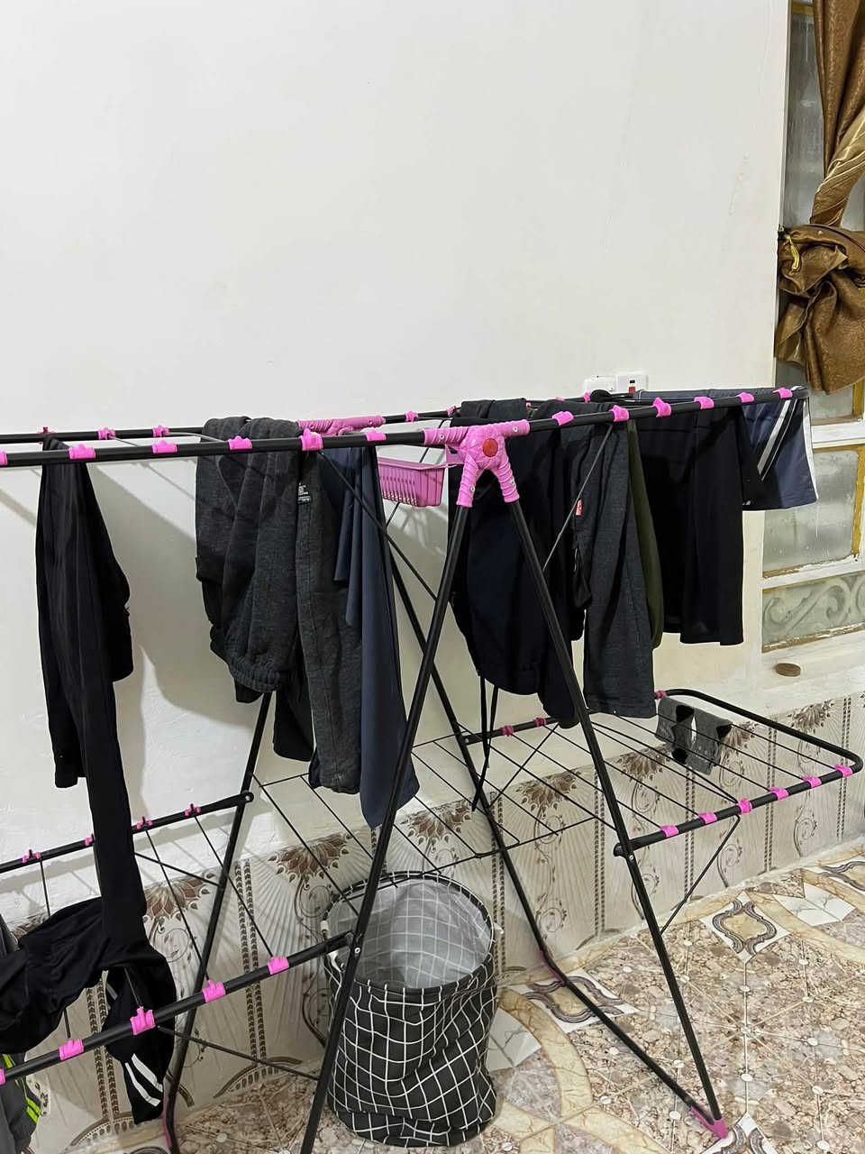 سبالت عدد 2 للبيع نوعية جبسون 1 ونص طن  ونوعية توسوت الباب الاول 3 طن  + مشرة مال ملابس + تعلاكة ملابس + مراية تشتغل لمس بيهة 3 اضوية غراض جديدات نضيفات مال بيت للاتصال ***********
