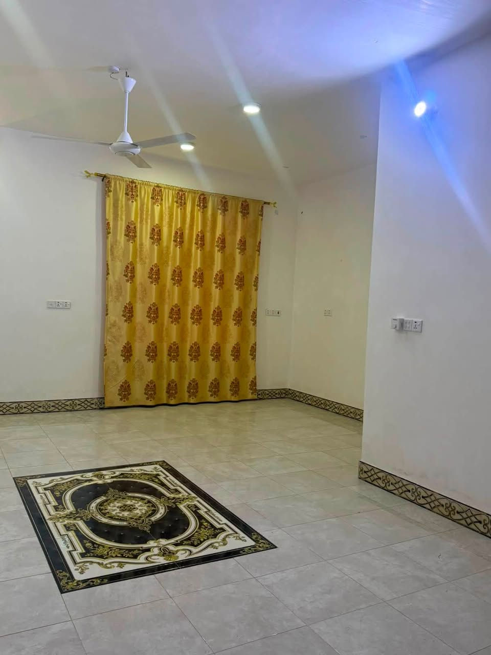 دار للبيع أم الخيل 2
200 متر طابقين بناء حديث 
***********
***********
