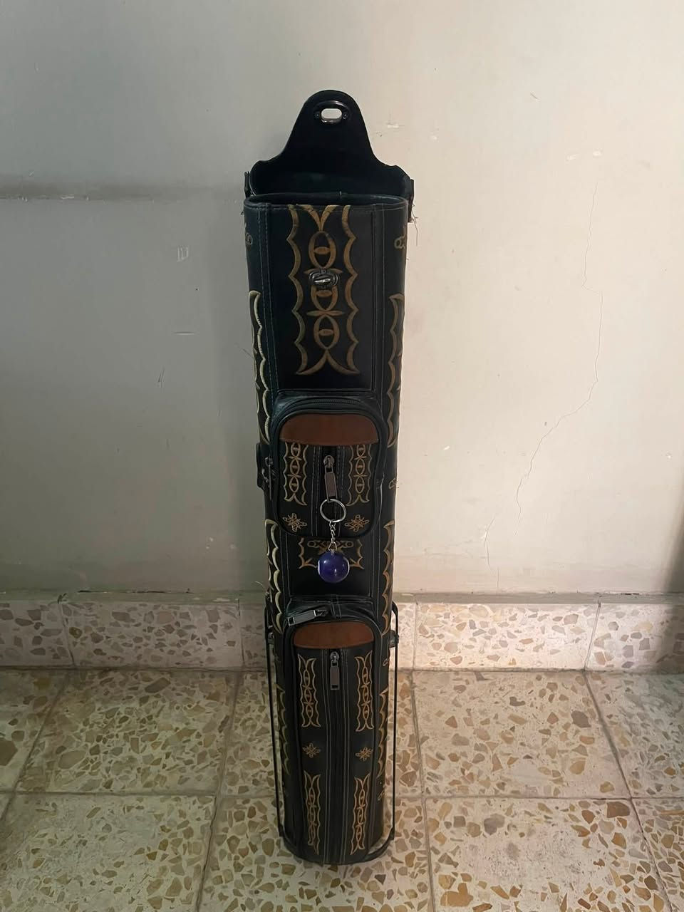 السلام عليكم جنطة كيوبات كاملة للبيع
جنطة فرعونية نظافتها 75 بلمية 
كيوب طرحة قديم نظيف تبه زجاجية
جامب فرعوني 
كسرة نظيفه نقصها بس تب
ابيعهن كاملات سعرهن 250 قفلل مكاني بغداد
الرقم ***********
