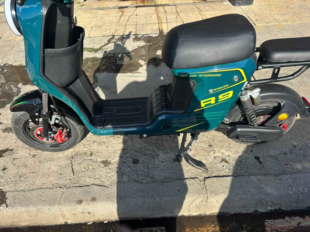 ماطورr9 ملف ١٢٠٠ بطاريات خمسة يقرون ١١ونص ماطور ناقص بي بس سلة امامية. للتواصل خاص او *********** السعر 450 وبي مجال بسيط
