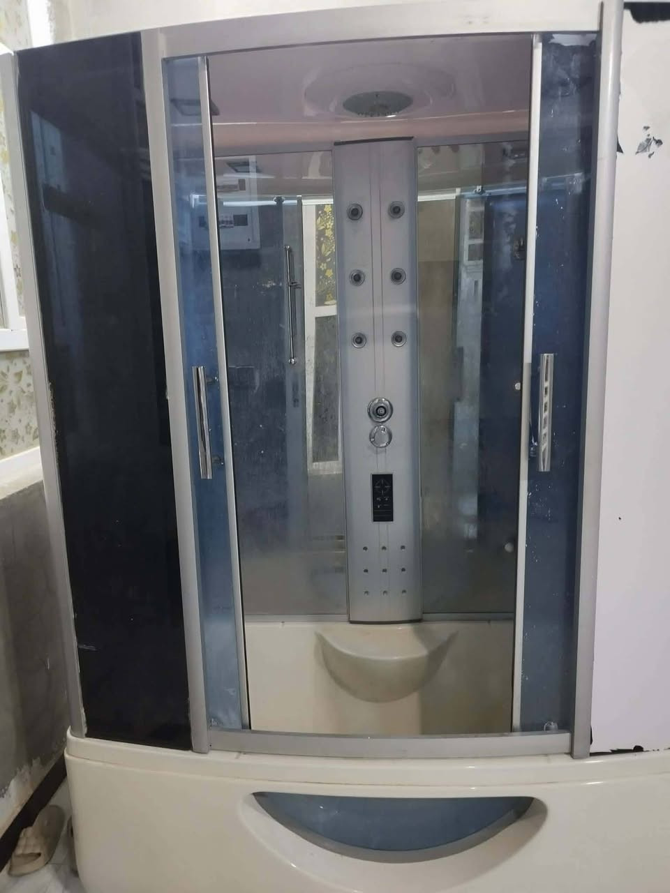 سعر مناسب 
كابينة حمام مستعمل للبيع ***********
