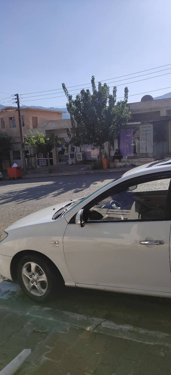 ٢٠٠٩ • سقف مكسور • قطع للبيع