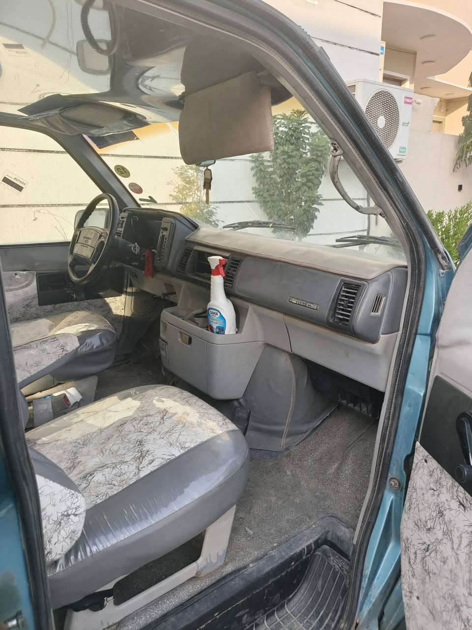 فان استرو موديل ٩٤ كير مكينة جدد بلاد تخم تاير كهربائيات كلها شغالة داخلها مدوشم بيها نواقص بسيطة رقم كركوك سنوية ساقطة وشرط التحويل السعر ٢٧ وبيها مجال للشراي بيع او مراوس بسيارة اكبر لان عندي خط مكاني ديالى بعقوبة ***********

