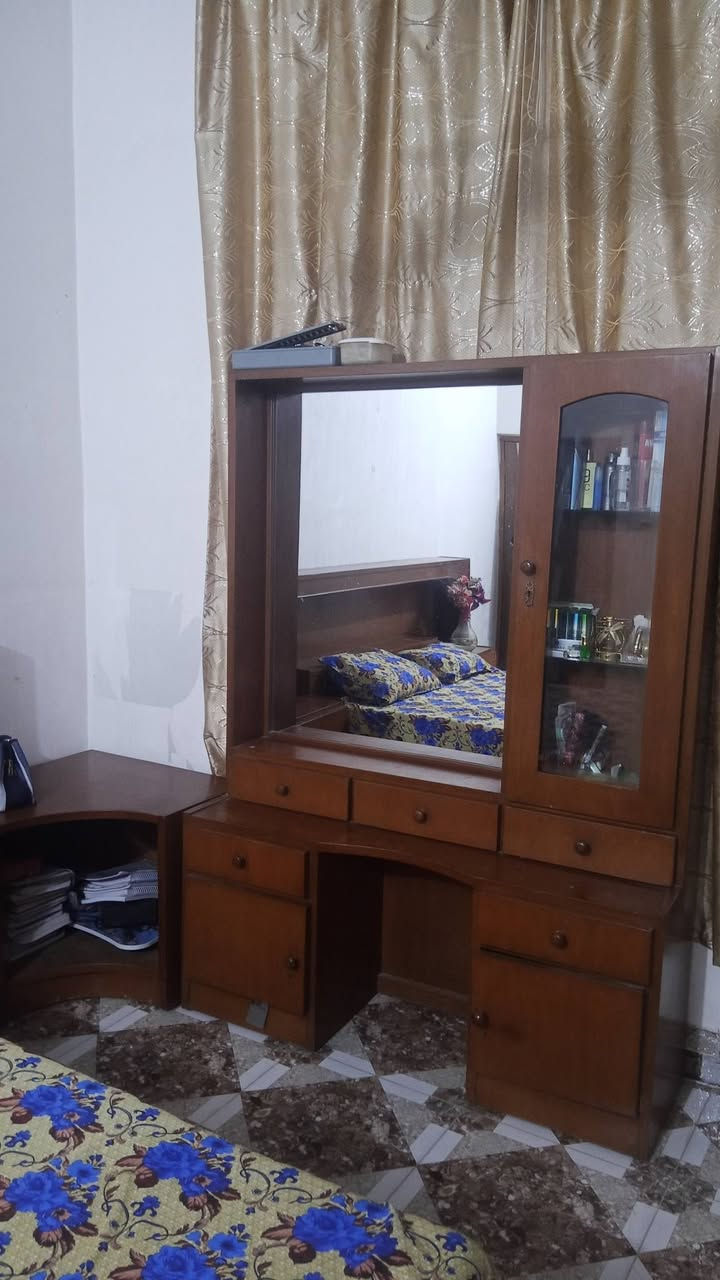 السلام عليكم
غرفة كاملة للبيع حطاطه درجة اولى كنتور مع ملحق طبعا + ميز تواليت + زاوية + الصومبة كامله ايضا مع ملحقاتها يعني الجوانب مالتها .  نظيفه كلش للامانه 

كما موضح في الصور ال سعر  500 الف وبيه مجال بسيط.
***********
***********
