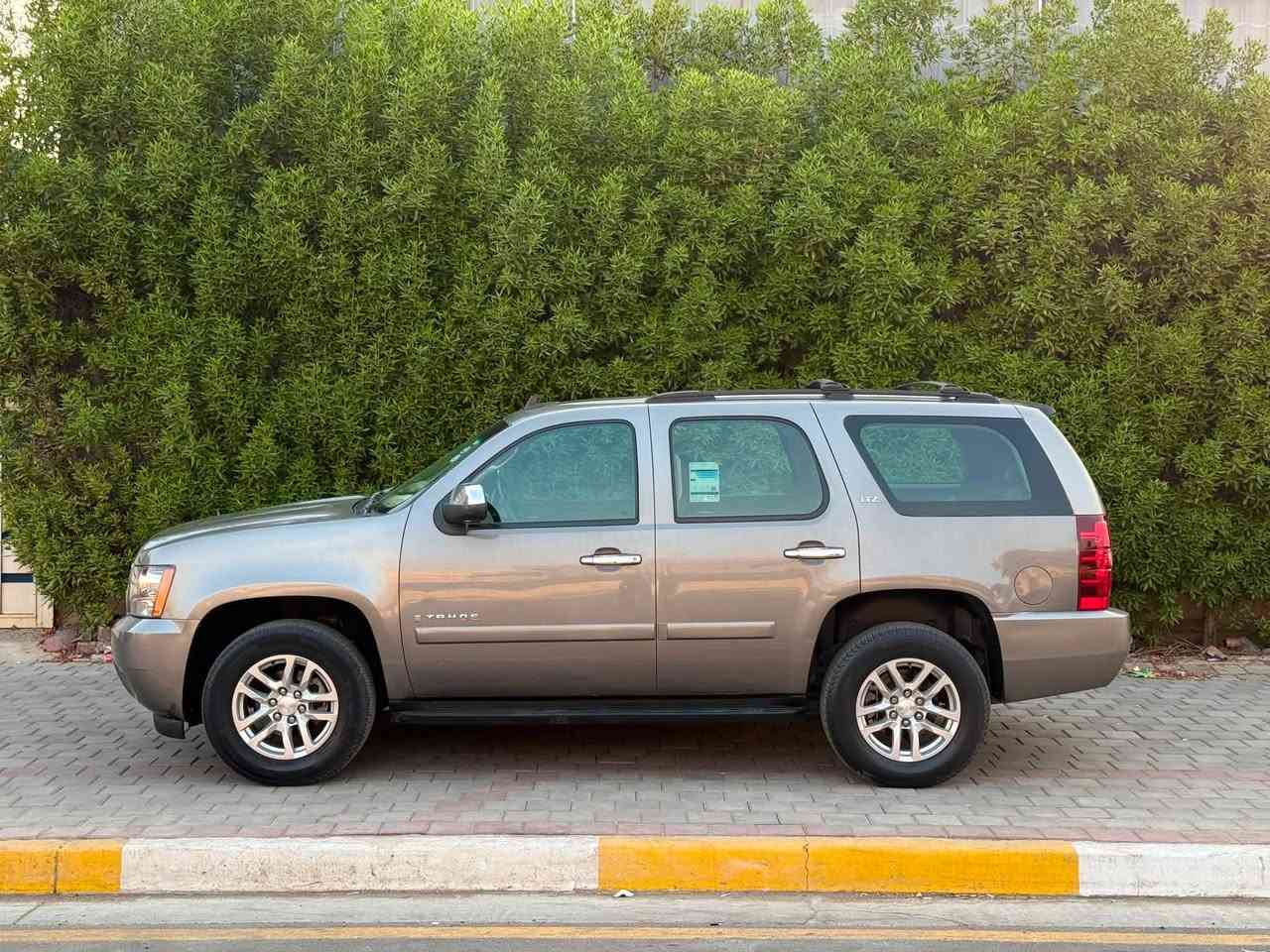 اسلام عليكم
شوفرليت تاهو 2008 LTZ وارد خليجي
صبغ چاملغ خلفي فقط 
رقم اربيل الدولي باسمي تريد تحويل تريد وكالة 
سيارة بعدها بحالة الوكالة كلش جديدة
حتى بلاستك بلادي غرفة بلاديه
مكينة 5300
مكينة كير ممتازات 
حداديه ممتازه 

المواصفات :-
تشغيل سكيورتي
تشغيل عن بعد
غرفه  جلد اسود كهرباء
سبعة راكب
ترحيب
ويل حجم ٢٠ مال ltz
تحكمات ستيرن 
وتدفئة ستيرن 
سكليتر + بريك تحكم كهرباء
حساس اصل
كامره خلفيه
وجة زنون اصلي
شاشه كار بلي
والخ من المواصفات المعروفة ………
السعر : 165 وبيها مجال قليل 
العنوان : بغداد المشتل 
الرقم للأستفسار : ‬ ***********
