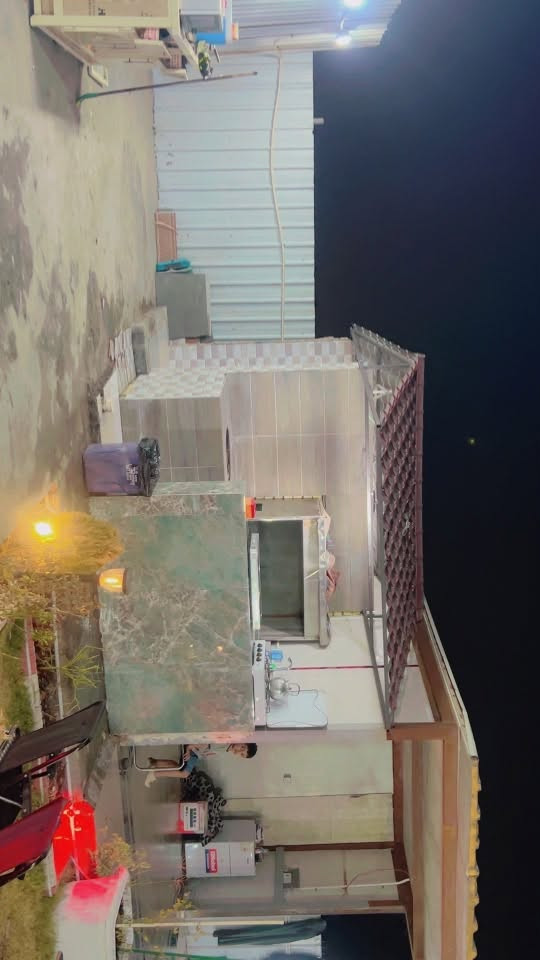 🌿 مزرعة للبيع – اليوسفية / حلان
📜 طابو 25

📐 المساحة: 666 متر
📏 النزال: 37متر
🏡 الواجهة: 18 متر + فرع 4 متر

🔹 تحتوي على مخطط بيت شريطي كامل مع المجاري بمساحة 200 متر
🔹 مسبح 10×5 متر مع منظومة مسبح كاملة
🔹 جلسة مفتوحة غير مكتملة
🔹 حديقة
🔹 نوافير
🔹 حمام خارج

📍 الموقع: اليوسفية – حلان
السعر 100 مليون قابل للتفاوض 

📞 للاستفسار: ***********
