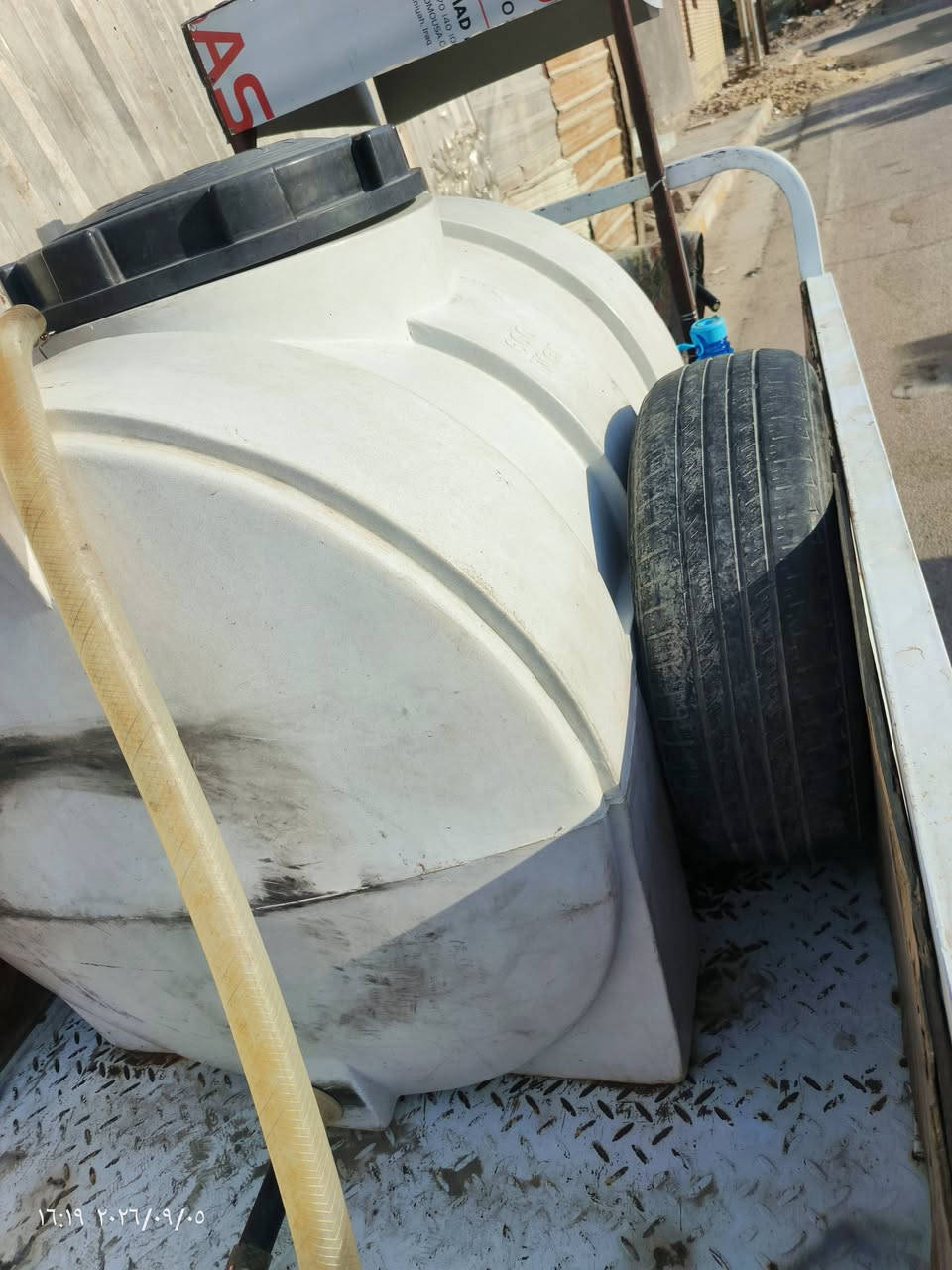 تانكي ما 600L للبيع نضيف بس بيه شك صيغر جدا وملحوم مثل ما موضح بالصوره الشراي التواصل ع الرقم *********** العنوان ناصريه مركز السعر 60 وبيه مجال
