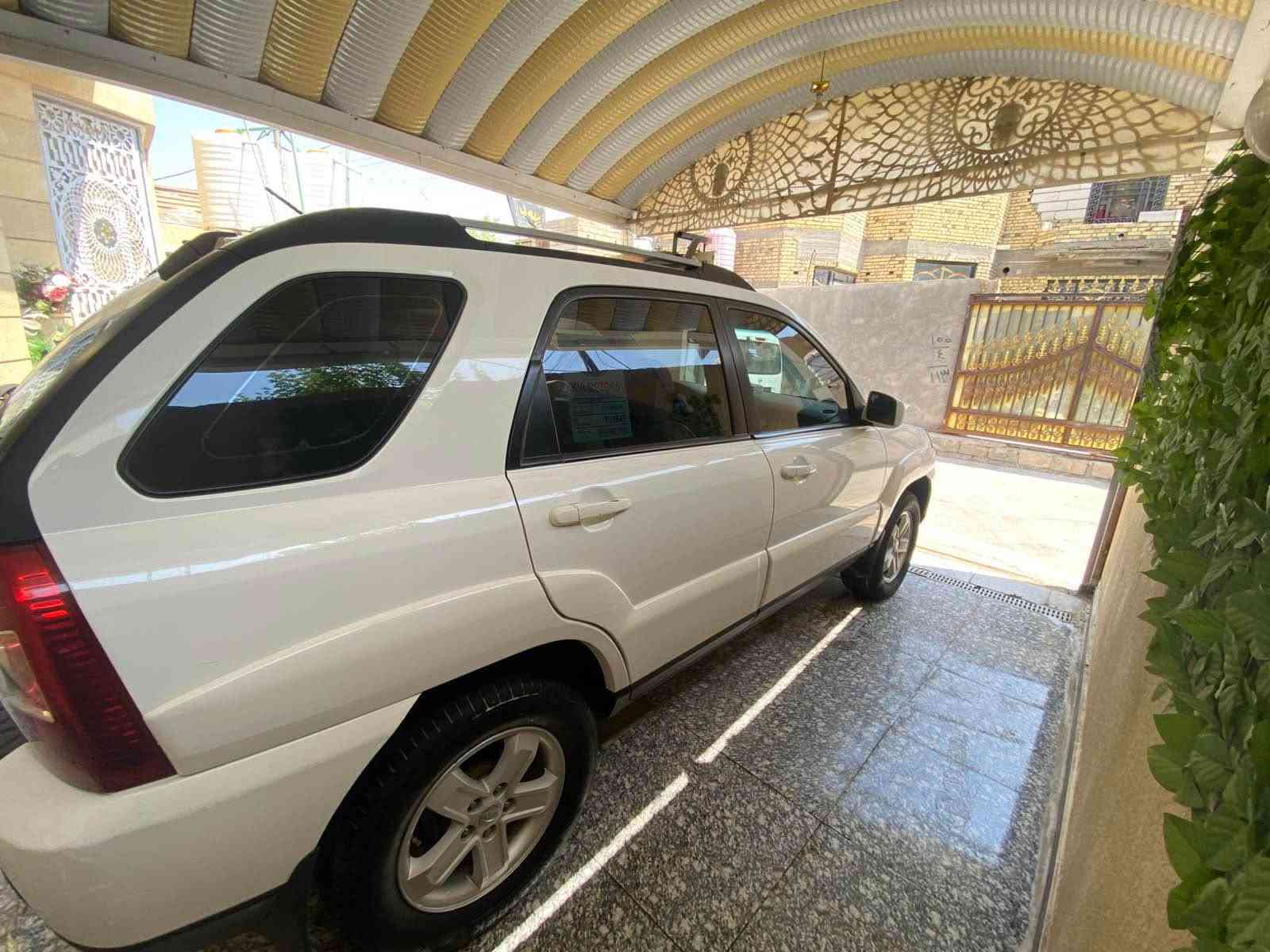 السلام عليكم 

كيا سبورتج خليجي 2010 دواخل بيجي فول مواصفات فتحه دبل كزوز جديده السياره مكفوله من الضربه والصبغ والفتح والبارد سونارها مرفق بلصور حته البلاستك بلادي ماشيه 180 حقيقي جاهزه من حداده تخم تاير تبريد ما بيه اي نقص البيع شرط التحويل ما تحول لاتتصل سعرها 118 مجاله بسيط رقم بغداد الدولي 
*********** 
البصره ابي الخصيب ابو الخصيب, البصرة
