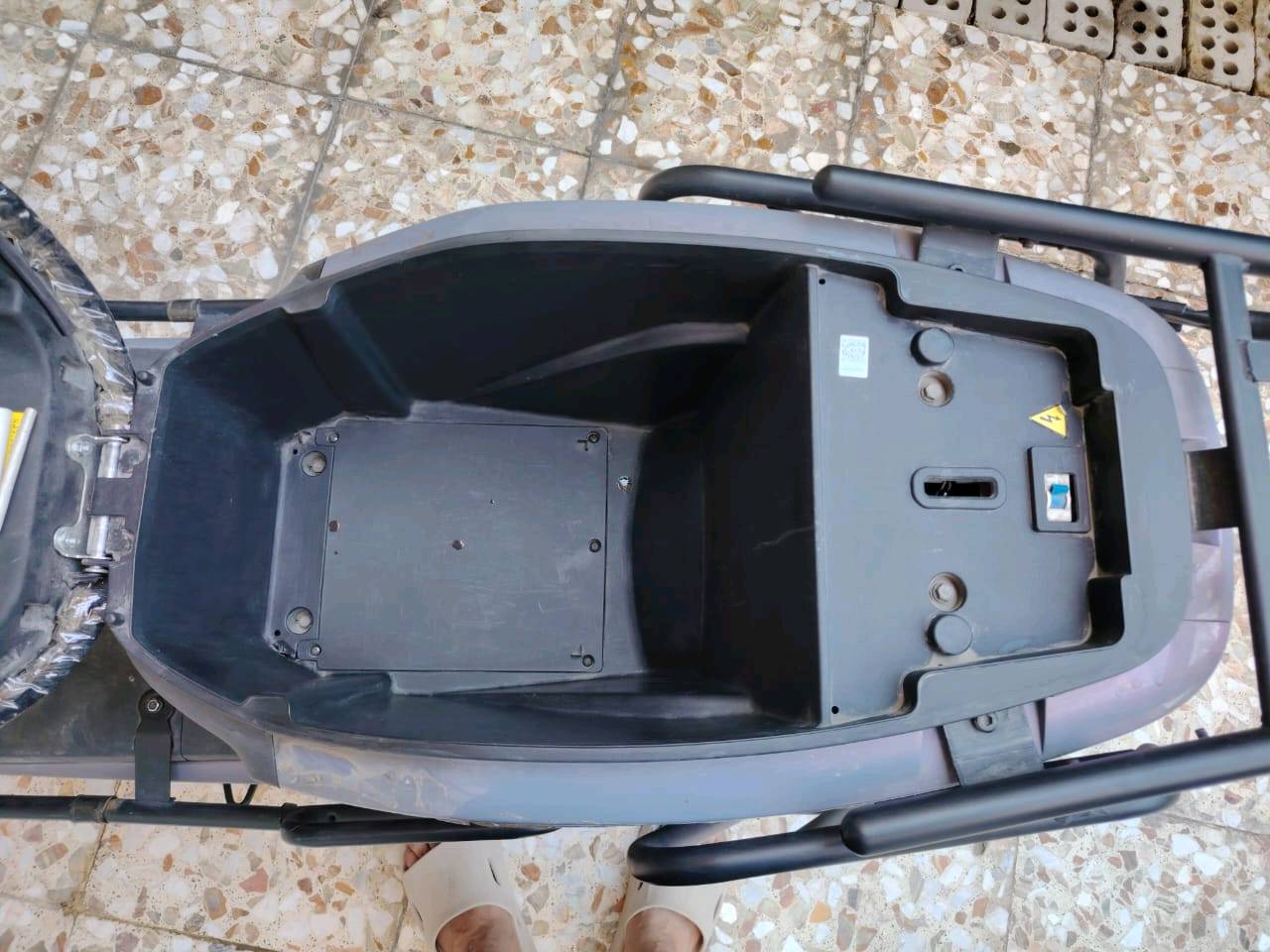 دراجة Garow HVS 318
٦ بطاريات ٣٢ امبير ما مبدلة
٤ سرعات تقفل على ١٢٠
ميزة تثبيت السرعة
ملف ١٥٠٠ واط
نظام انذار
لايتات امامي خلفي عالي ناصي
نظام بك
تاير خلفي جديد
حجم التايرات ١٣.٥
منفذ USB
مساحة تخزين كبيرة
درع حماية مع إمكانية إضافة حقيبة تخزين خلفي
ميزة فصل ذاتي للشحن بعد شحنها بشكل كامل
مقعد مريح يسع شخصين
دبل سويج
سبب البيع هو خلل مسبب اهتزار بالماشة نتيجة عدم صيانتها بشكل صحيح
السعر 65٠ الف وبيها مجال
رقمي *********** ومتوفر واتساب
