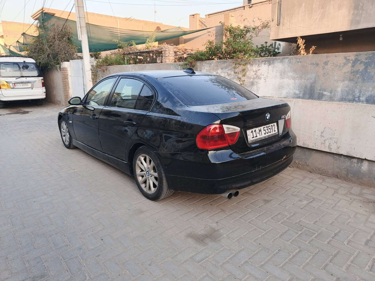 السلام عليكم BMW 328 للبيع مصبوغة عام للجماليه سيارة فول مواصفات 1/1 سته سلندر 6 السعر 95 ورقه  باسمي بغداد تلفون ***********
