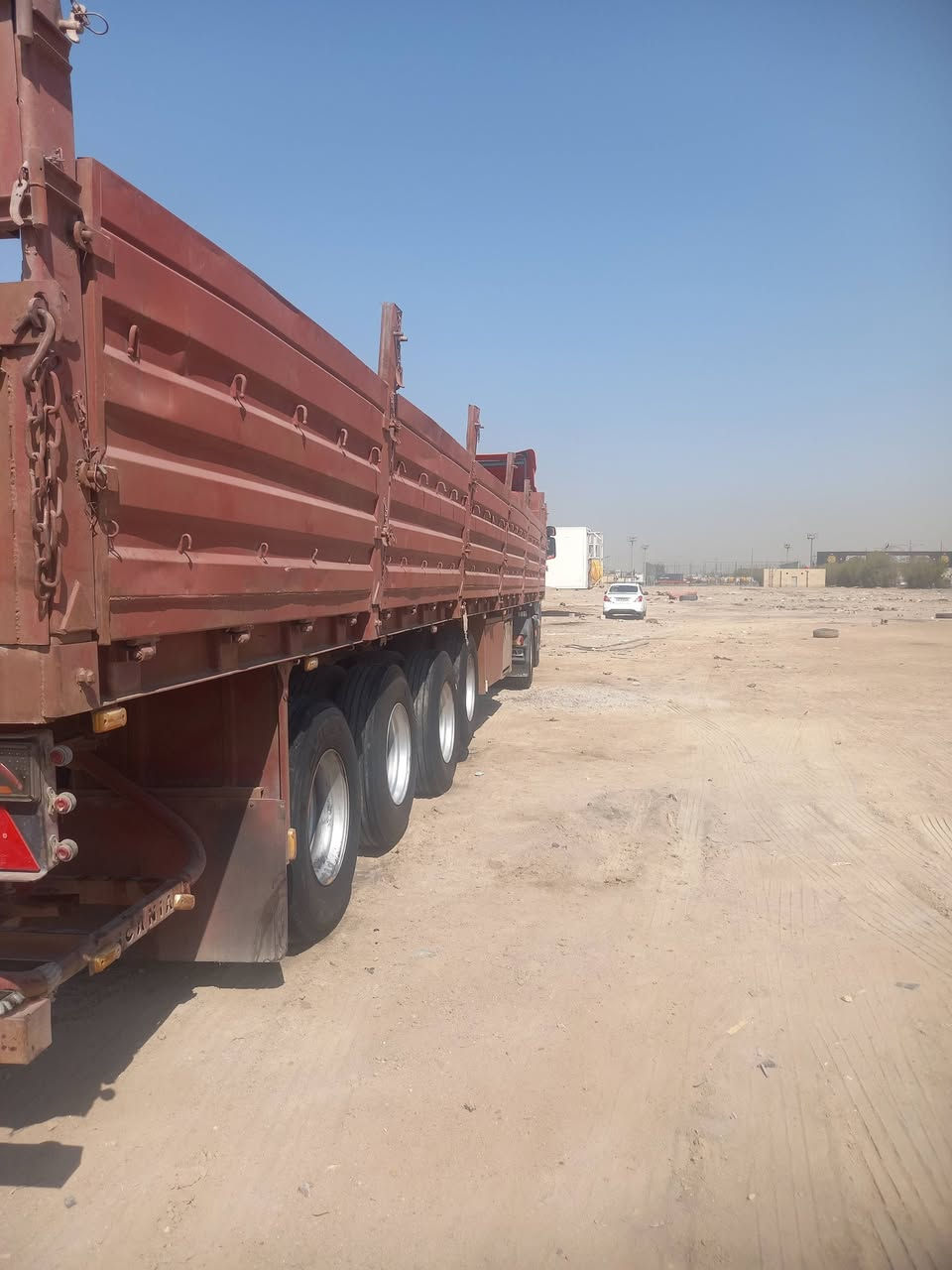 سلام عليكم  عربانه جناب اربع دناكير جناب متحرك رتفاع متر معه تعلاوات طول 13 و60 تخم تاير ثنين وعشرين ونص حته رفاع متخمه عربانه جاهزه كهربائيات كل اموره جاهزه سعر95 وبيه مجال قليل مكان البصره رقمي***********
