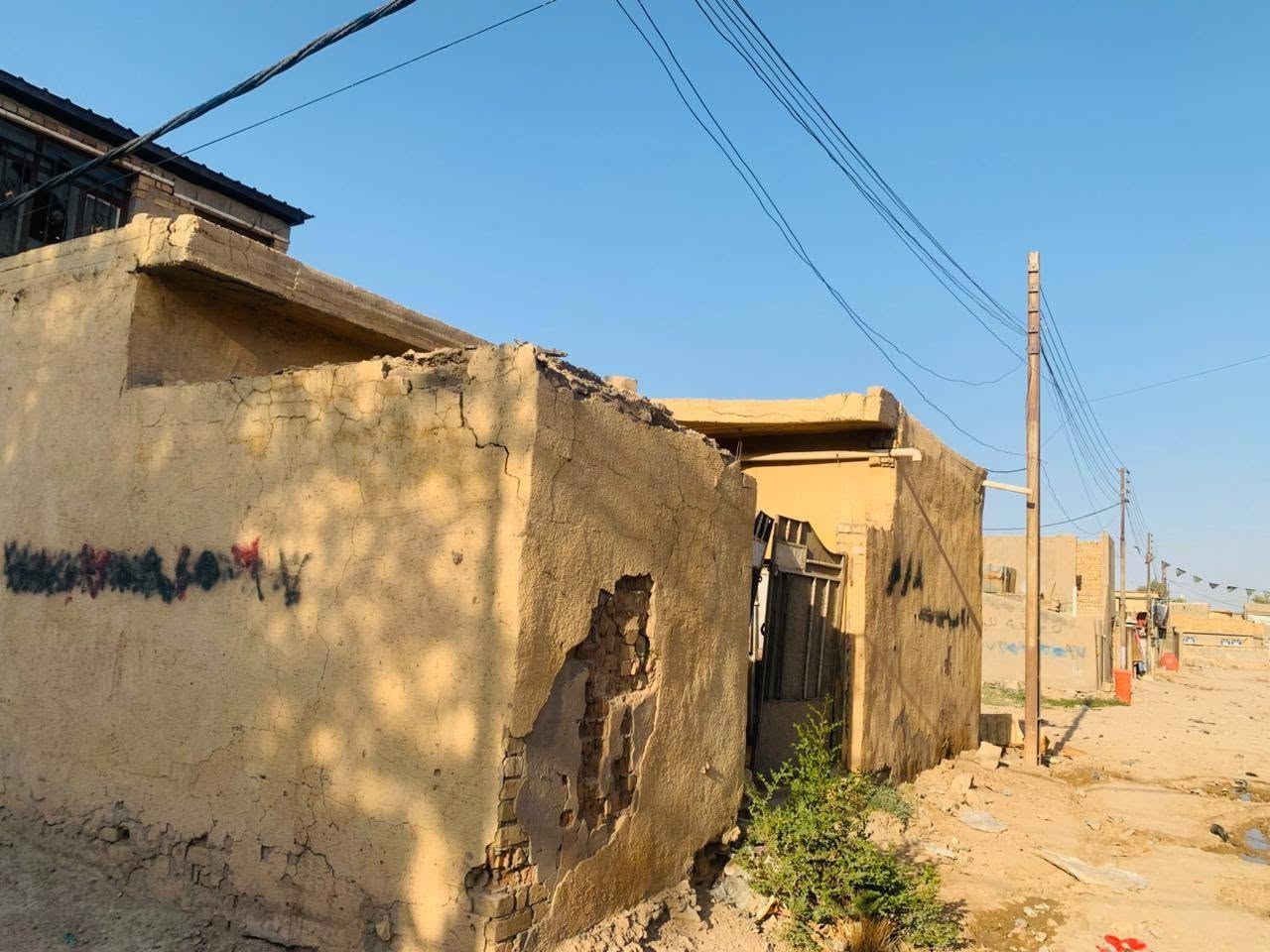 السلام عليكم
100متر مربعه ركن  مثل مظاهره امامكم بيها بناء بيها تعبان باسمي تحويل مباشر 
عنوانها قبل نهاية شارع الشمري 
للتواصل
***********
