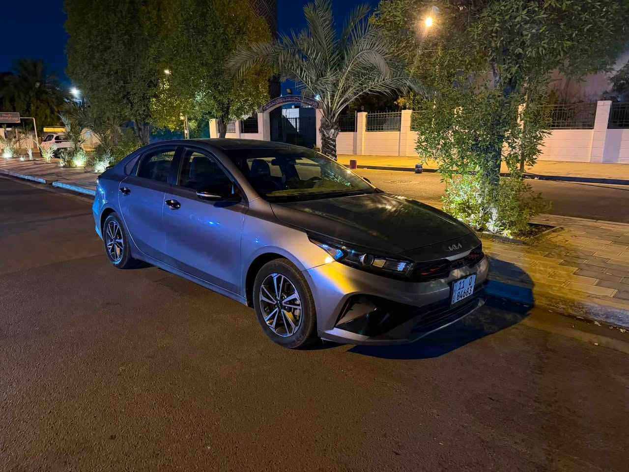 السلام عليكم 
جمعه مباركة عليكم 
فورتي 
موديل ٢٠٢٣ ألون رصاصي 
ماشيه ٦١ الف ميل 
رقم بغداد  
بدون دواخل  ولا ايرباك شرط كلها سليمه
حادثها جاملغ   نفسه راجع بارد و مصبوغ 
بدون شواصي ولا لغود شرط كفاله كما موضحه  بل صور 
وبيها بارد.بل باب الصدر عكس سايق  على كد شبر فقط 
 رقم الهاتف 
***********
 بغداد. المنصور  الداودي
