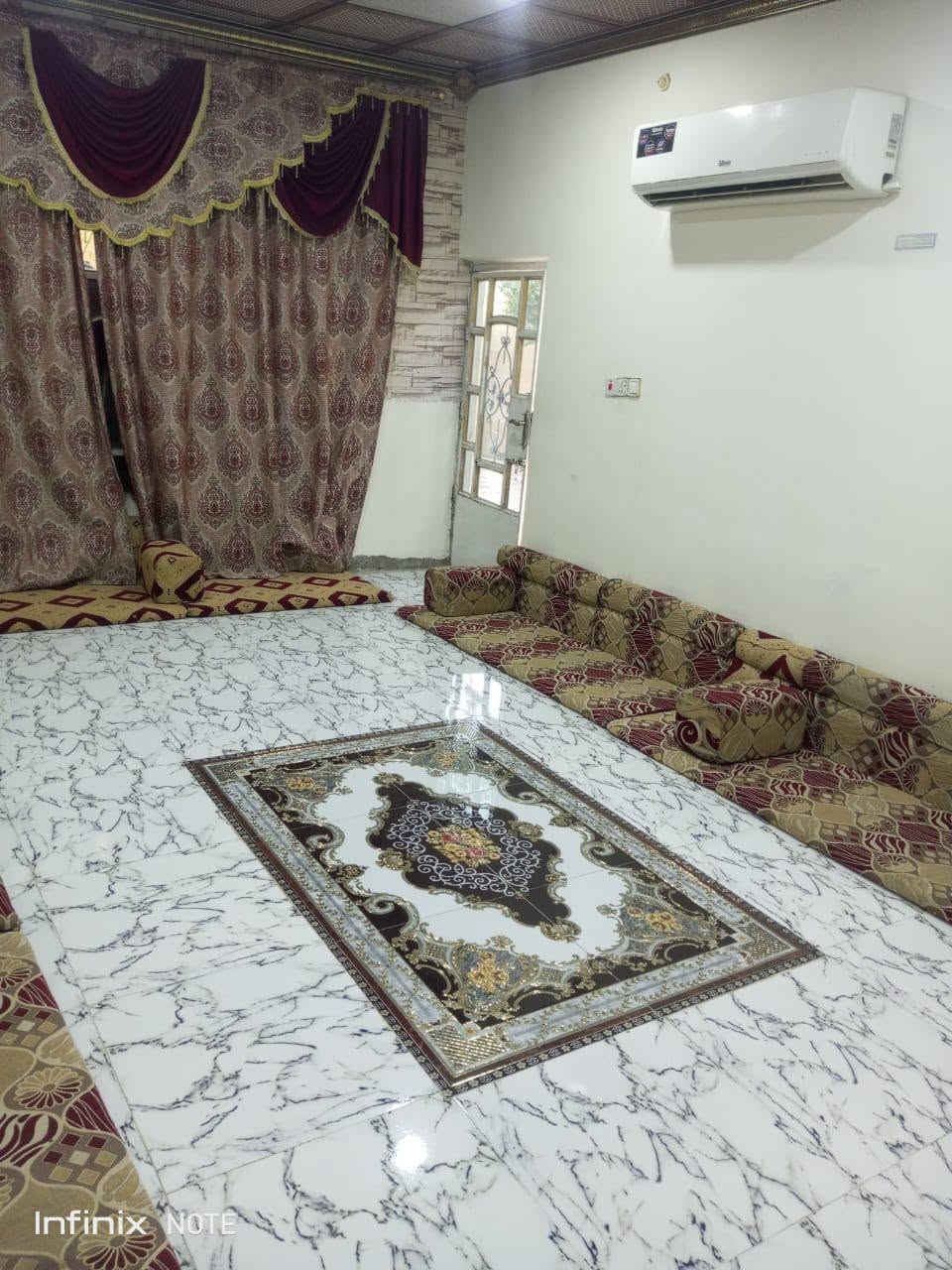 يالله .. دار سكن طابو سند ٢٥ تدخل شريك بالطابو حي متكامل وشورع مرتبه وخدمات من ماء اساله وكهرباء وطني وخط مولد ومجاري يبعدعن شارع سومر دغاره مسافه ١٥٠م موقعه حي غازي اول نزله مساحه البيت ٢٦٠م  بناء .. غرفتين وصاله ومطبخ وستقبال ومجمع صحيات داخليه وخارجيه .. حديقه حلوه ومرتبه .. تجعل لك  الراحه النفسيه والكعده الحلوه .. بناء نظيف وجديد. 

سعر البيت (٣٧) وبيه مجال  
التواصل والاتصال على الرقم ***********

نص مكتوب في الصور:
- Infinix NOTE