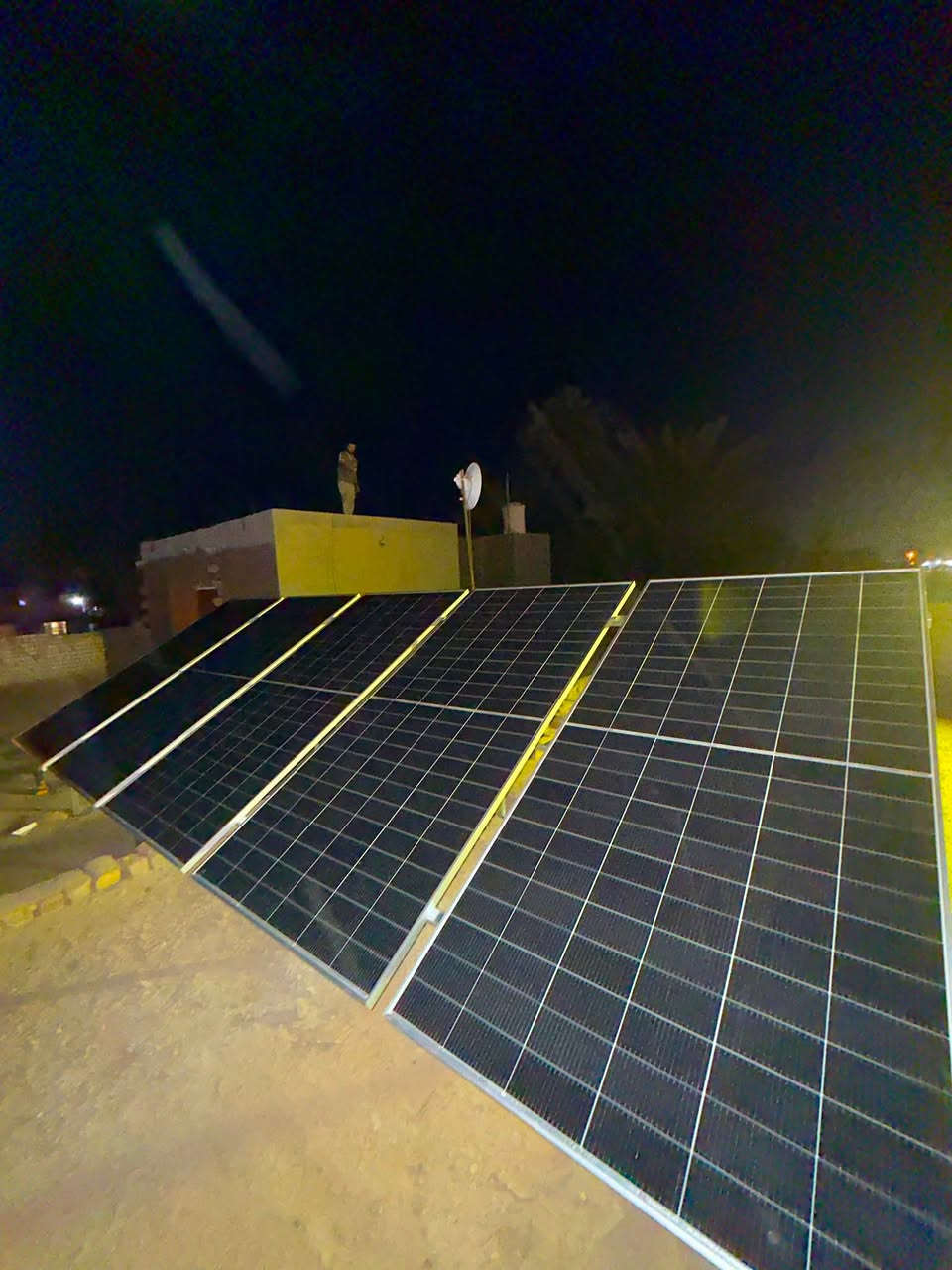 السلام عليكم ورحمة الله
منزل جديد يودع خط المولده نهائياً ويعتمد على الطاقة المتجدده ✅
🔆  تم بحمدالله  تنصيب منظومات طاقة شمسية متكاملة 🔆

⚡ حجم المنضومة الأولى 
10 امبير نهاري
10  امبير ليلي

☎️:مكتب ابن ماجد لخدمات الطاقة المتجددة 
ضمانات حقيقية ✅
أسعار تنافسية ✅
جودة عالية وهدوء تام✅

🔧 مكونات المنظومة:
ألواح X10 650w 
 مقاوم للضل الجزئي والاتربة
عدد الألواح: 5 

 إنفيرتر ماركة ديا (deye)  حجم  6kw 
    ضمان 5 سنوات ✅

🔋.البطاريه من شركة ديا (deye)  10kw ضمان 5 سنوات 

⚡️حجم المنظومة الثانية 

10 امبير نهاري
10  امبير ليلي 🔋

🔋: مكونات المنظومة : 
ألواح فلادلفيا 
القدرة : 600w 
عدد الألواح 5 ✅

إنفيرتر ماركة فليستي 4kw ضمان سنتين ✅🔋

🔋: البطارية ماركة شيساج 8kw 
ضمان 5 سنوات 

للتواصل : مكتب ابن ماجد لخدمات الطاقة المتجددة
*********** محمد ماجد 

عنواننا: الديوانية - غماس

