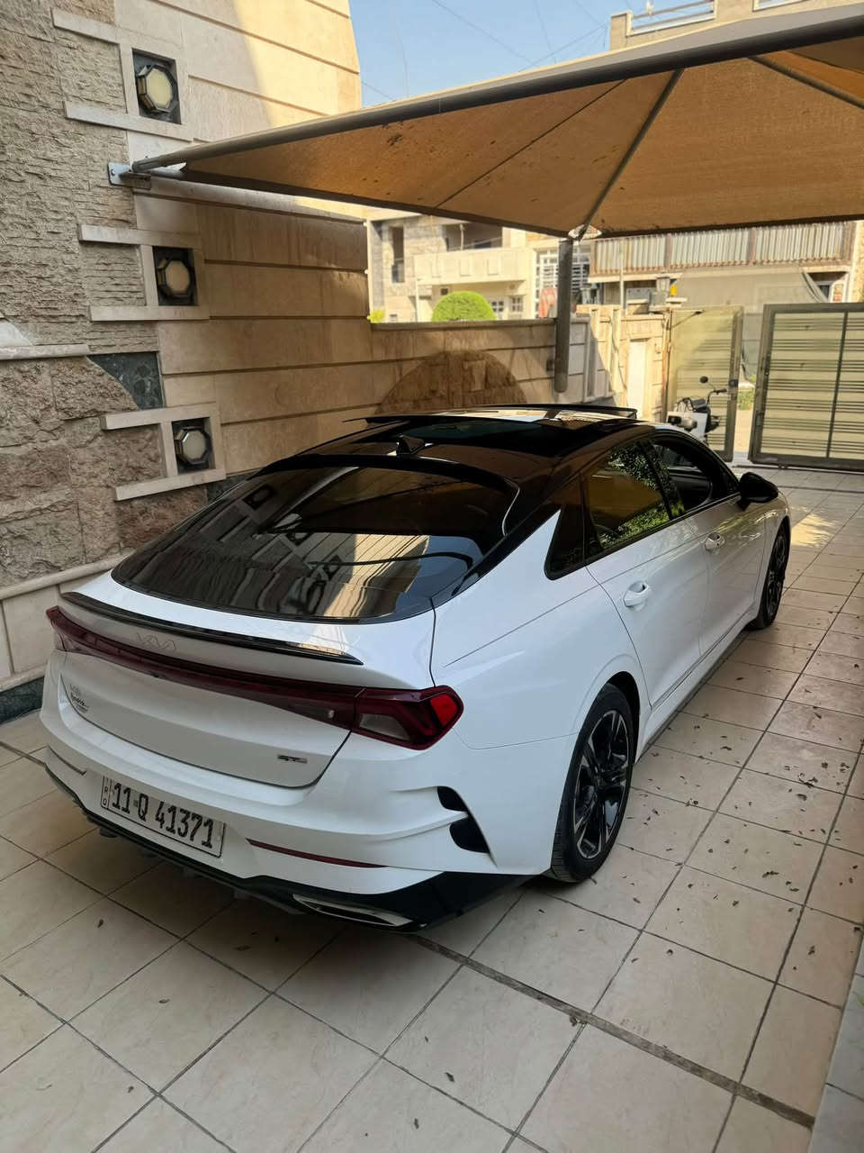 السلام عليكم
كي فايف 2023 gt line 
محرك 1600T
ماشيه 48 كم 
حادث موضح في صور 
رقم بغداد الجديد
رادار امامي 
كامره خلفيه 
وضعيات قياده 4 
وبعد مواصفات معروفه 
 178 وبيها مجال 
مكان سياره شارع فلسطين. 
***********

نص مكتوب في الصور:
- BIDCARS