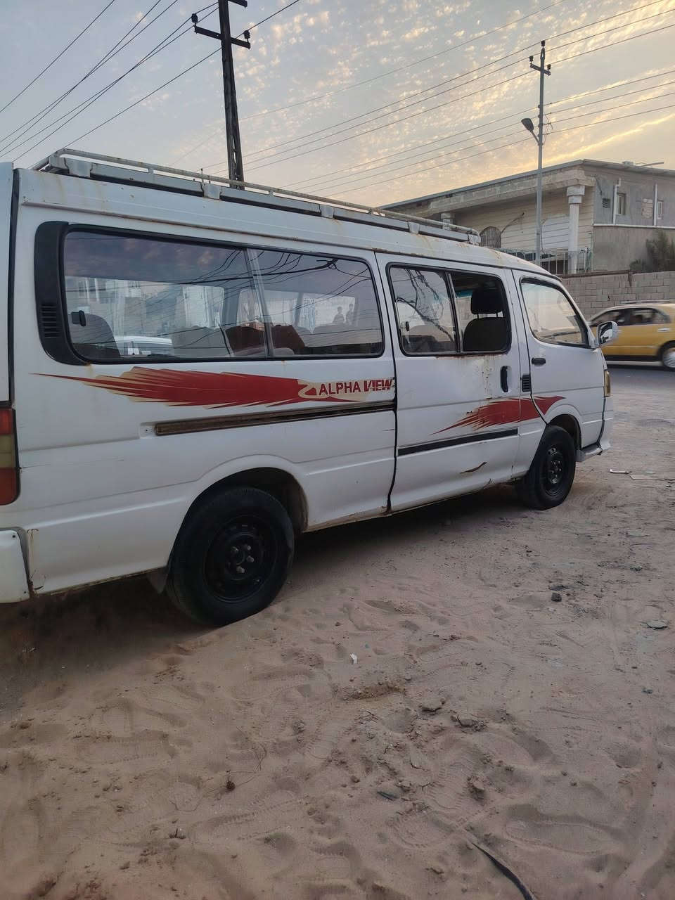 كيه فتون ٢٠١٠ رقم واسط احمرطخم تاير جديد كير محرك
وانجي  راعيه ماندله السعر ٢٩ مجال قليل***********

