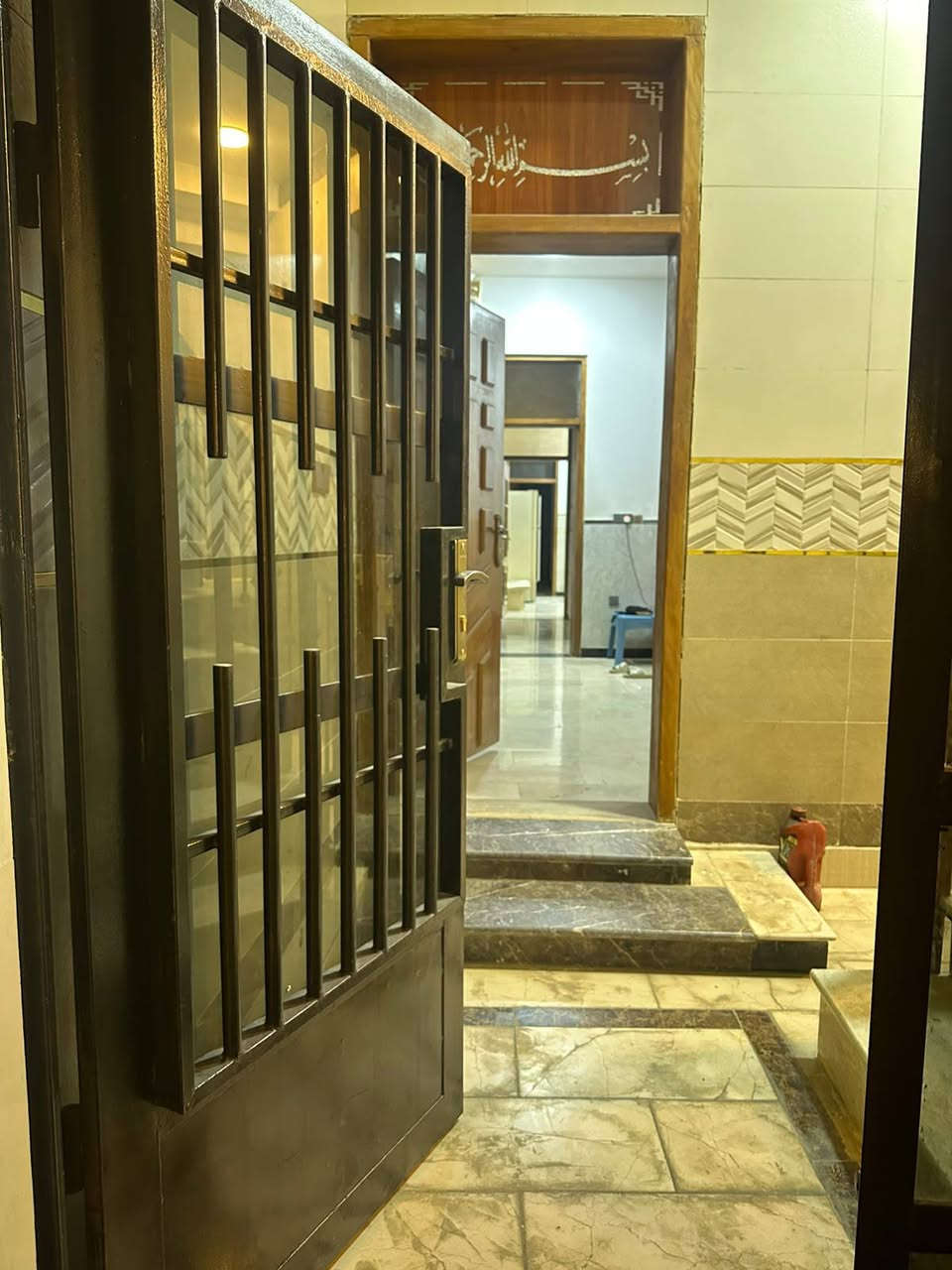 🏡 بيت للإيجار | فرصة مميزة للسكن

يعلن كرم للاستثمار والتطوير العقاري عن توفر بيت للإيجار بموقع مميز .

📍 الموقع: [المهدية الثانية -الهياكل ]
🏠 نوع العقار: بيت طابق ارضي 
📐 المساحة: [ 130] م²
🛏️ عدد الغرف: [ 1 ]
🚿 عدد الحمامات: [ 1 ]
هول وصالة و مطبخ و خدمات
بيت جديد مع السبالت و المطبخ و التخم بيت شبه مؤثث

📞 للاستفسار والتفاصيل والتواصل:(***********)

موقع المكتب :الهياكل شارع 20

كرم للاستثمار والتطوير العقاري
ثقتكم… استثمارنا 🤝
