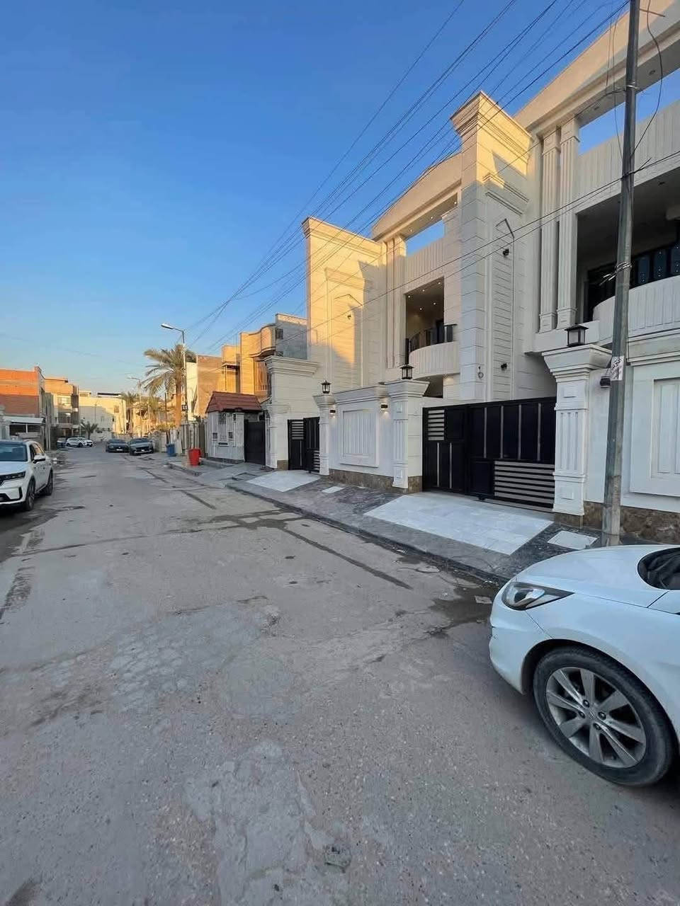 دار للبيع في زيونة محلة 710 مساحته 200 متر بناء 2026 فول مرتب ومربع سكني 

✅ لمعرفة السعر : اكتب تم بالتعليقات يتم الرد عليك خاص تلقائي

✅ الواجه 6.66 متر
✅ النزال 30 متر
✅ فتح بيان ثاني يوم
✅ بناء 2026 غير مسكون
✅ موديل حديث  
✅ ديكورات حديثة داخلية ارضية مرمر
✅ موقع سكني ممتاز
✅ كهرباء خصخصه 24 ساعة
✅ قريب جدا من الشارع العام

✅ يحتوي الطابق الارضي ع :- غرفة نوم ( سويت ) + استقبال + حولي + مطبخ + صحيات + حديقه صغيره + كراج

✅ يحتوي الطابق الاول ع :- 3 غرف نوم ( سويتات ) + بالكونه + صحيات

✅ يحتوي الطابق الثاني ع :- بيتونه + سطح

#السعرررر_مناسب
________________________

اعرض_عقارك_يم_مكتب_مجاز_رسميا

◾نقدم لكم خدمات عقارية متكاملة  :

▪️نجد لك عقار يلبي كل احتياجاتك .
▪️نبيع عقارك باسرع وقت ممكن .
▪️نقدم لك موقع عقاري متكامل ( العقاري سيف العامري ) .

◾تابع صفحاتنا لتصلك كل عروضنا الجديدة 

✨ اختار الصح .. وخليك ويا #العقاري_سيف  ✨ 

◾عنوان المكتب/ زيونه / محله 710 / شارع مدرسة بدر الكبرى / قرب اسواق زينيا / مقابل مركز النجده

◾للطلب و الاستفسار تواصلو معنا عبر الارقام الاتية :

⬅️ ***********  يوجد واتس 📞  مهندس سيف 
⬅️ *********** يوجد واتس 📞  ابو عبدالله

#بيع_شراء_ايجار_مشاريع_استثمارات📍
#استثماربناء_تعقيب_ترميم_تثمين_دورسكنيه_عمارات_محال_تجاريه_استثمار_اراضي_بغداد_زيونه_الغدير
