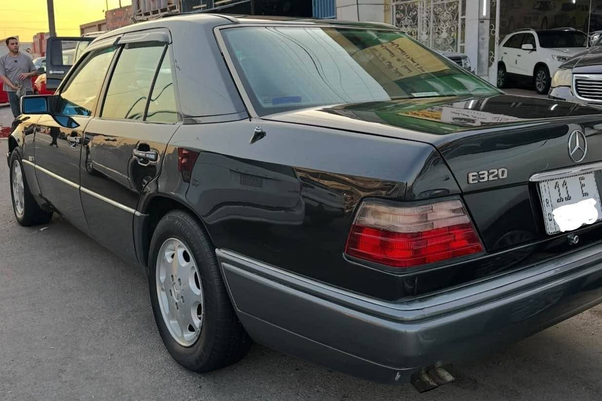 للبيع مارسدس دب 300 موديل 1994 كفاله ضربه وشواصي ولغود محرك 300 عنكبوت طخم تاير تبريد ثلج حداديه جديدة صبغه جديدة سياره احلى من الصور اجدد دب بخواتها وبموديلها سياره جاهزه من كل نواحي رقم بغداد دولي ب اسمي تحويل ثاني يوم للاستفسار *********** السعر 87 وبيها مجال بسيط للشراي بيع فقط بغداد, العراق
