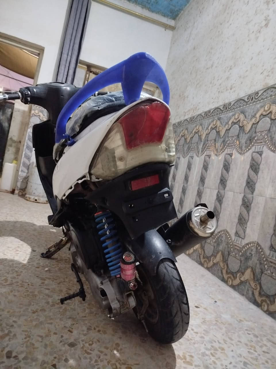سلام عليكم دراجه ماكس عدله مكينه بلاديه ما مفتوحه دراجه سلف وهندر عوزها فقط باتري كهربائيات كلها شغاله الرقم الهاتف ***********السعر 290بيها مجال حك الجيه
