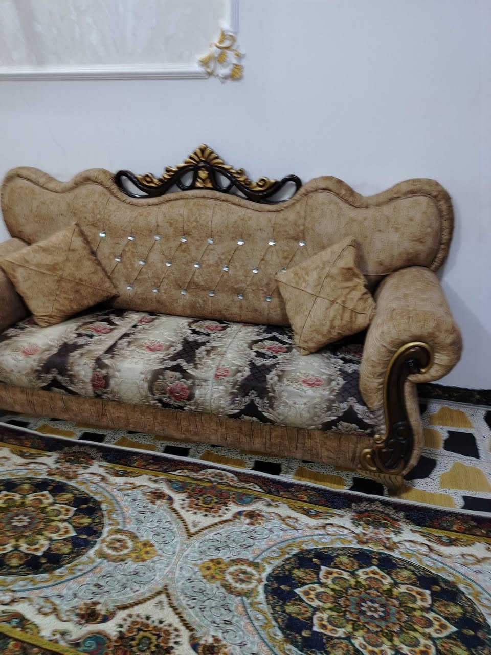تخم رئاسي خمس قطع جديد بمعنى الكلمة لا كسر لا شي سعرة هم حلو سعرة ب 600و بي مجال الاستفسار ***********

