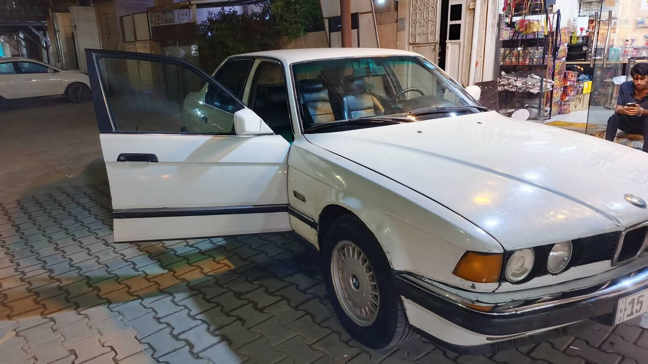 من رخصة صاحب الكروب
للبيع بي ام 735i موديل 1988
محرك 3500 
كير أوتوماتيكي
لايت ناصي زنون اصفر عالي زنون ابيض
رقم انكليزي أنبار
هزه جديدا
بسمي شرط التحويل
مكان السيارة كربلاء 
السعر 45 ورقه
***********
