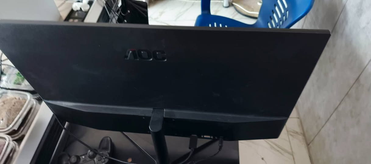 شاشة AOC 27 بوصة 100hz
الشاشة IPS استعمال جدا قليل و نظافة جدا عالية✅

سعرها 140 الف و بيها مجال 
متوفر توصيل جميع المحافظات
رقمي ***********
مكاني بغداد الشعب
