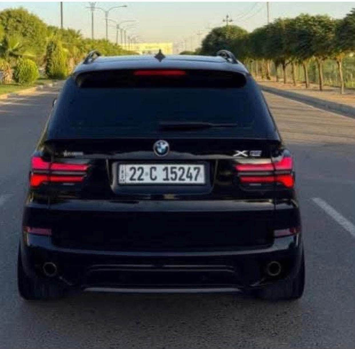 السلام عليكم بي ام x5 موديل ٢٠١٢ السيارة شركة العروش خليجية فول بنوراما 5 كامرات حساسة مغلفة bbf.  محرك كير مكفول. السيارة بيها صبغ كد شبر بالدعامية الامامية والكبريسر مال التبريد وكف فقط السعر 155 مكان بغداد  تواصل ***********
