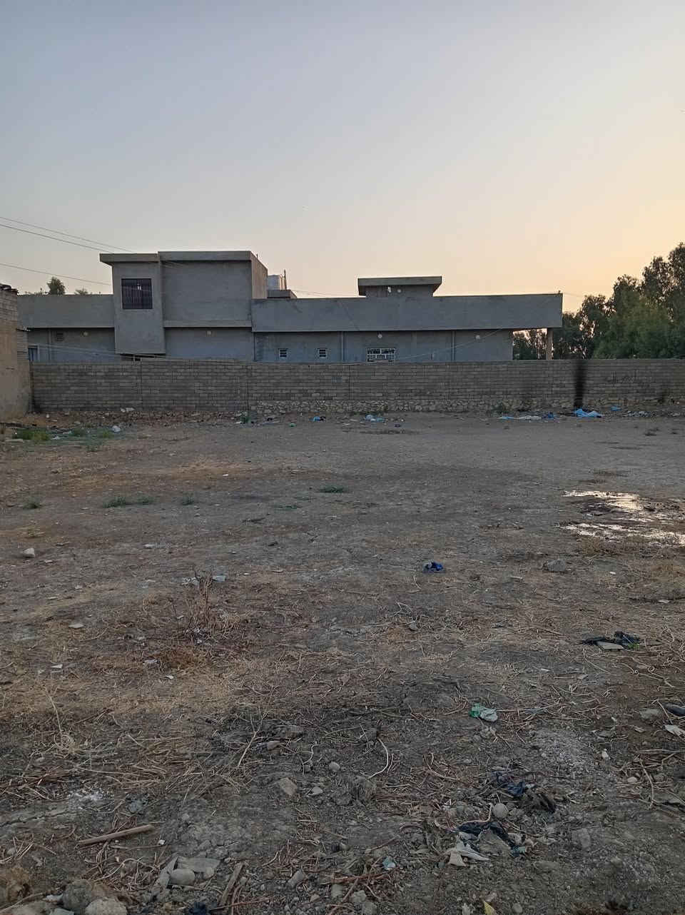 ارض للبيع في بعويزه خلف المدرسه  قريبه من مولدة الشاهين المساحه 256 الواجها 8 والعمق ٣٢   سعر الأرض 18   للاستفسار الاتصال على الرقم *********** او *********** والرقمين بيهم واتساب
