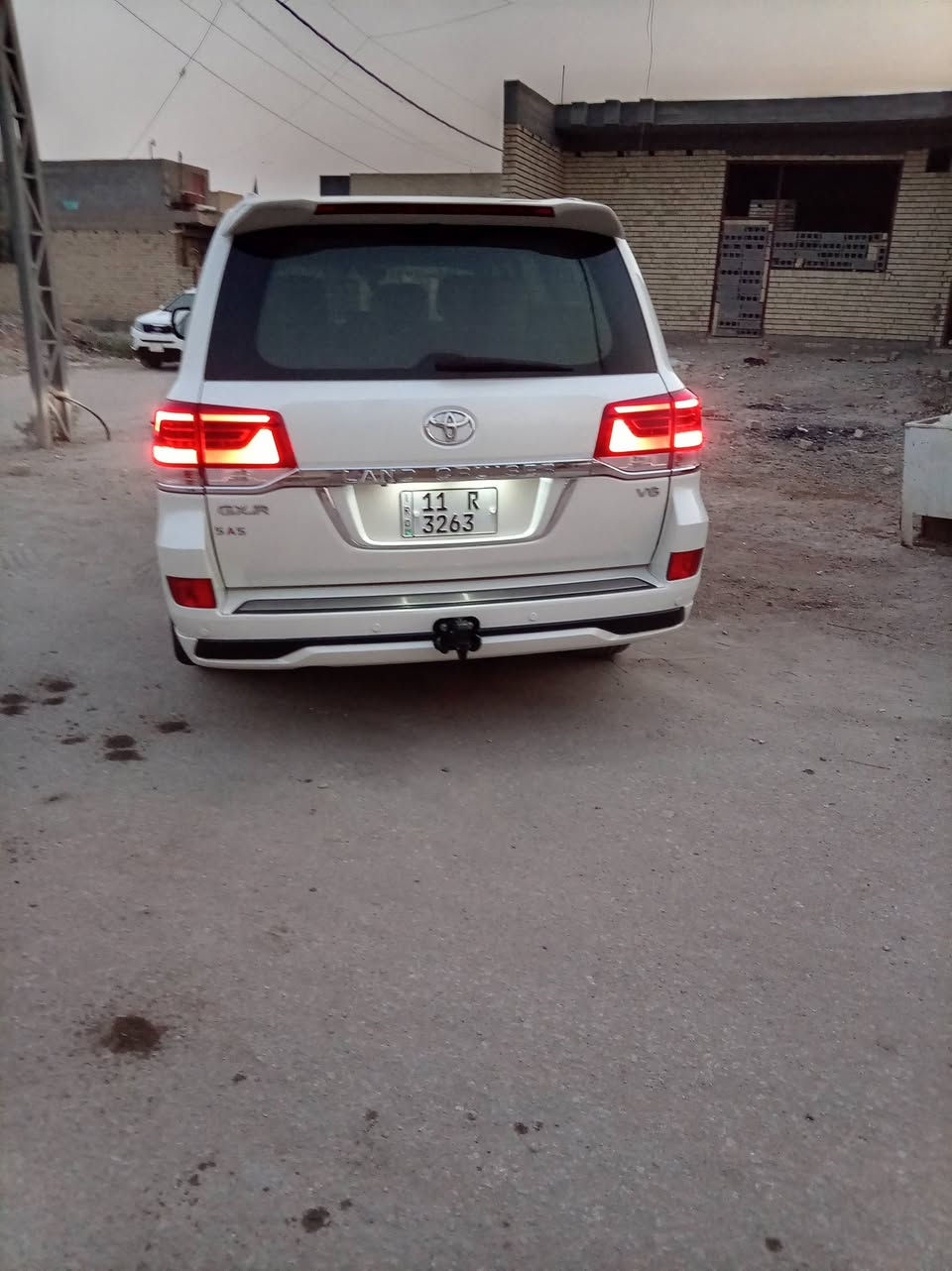موديل ١٨ ساز أصلي ام الناطق
بيه ربع بنيد صبغ  بدون دواخل والباب الخلفي بي بارد
محرك ٦ سلندر سعرها مناسب وترهم مراوس حسب القناعه سعرها ٤٢٠ وبيه مجال رقم بغداد*********** العنوان قرب جسر المسيب الجديد
