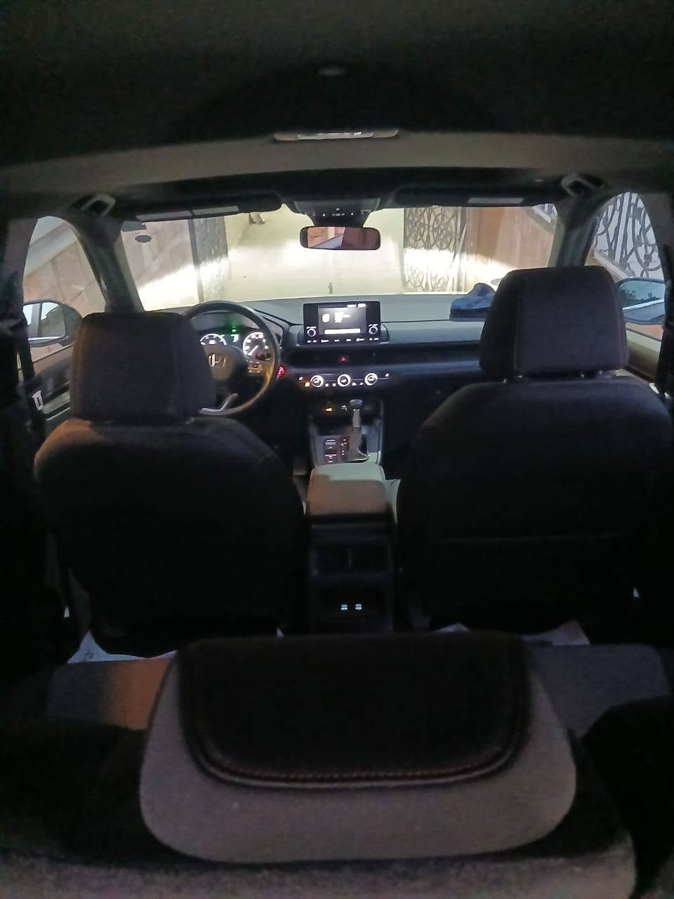 هوندا CR-V sport موديل 2024..ماشية 50 الف كم كلين بدون صبغ حادثها بالدعامية جه بصف السايق..السعر..225$ نهائي..***********..

