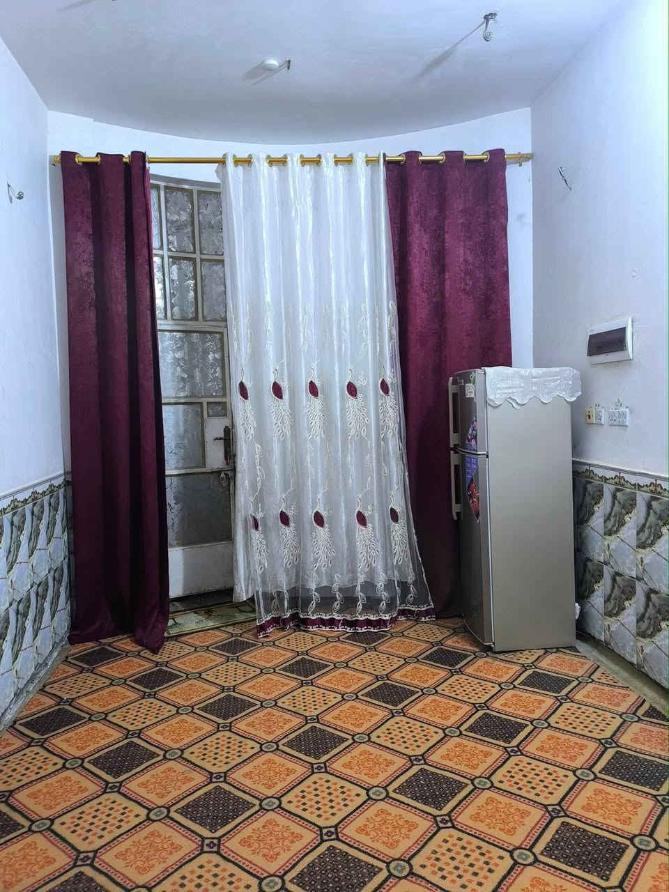 ♦️إعلان بيع
دار للبيع 

الرفاعي شارع الاطفاء قرب افران الكرادي 

المساحة 90m²

تاريخ البناء 2017

يحتوي على غرفة واحدة،استقبال،صالة،مطبخ.

للاستفسار يرجى الاتصال على الرقم :

‏‪***********‬‏
