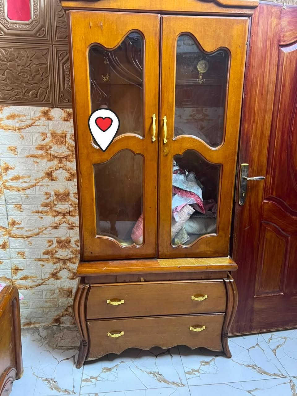 السلام عليكم غرفه ٦ا ابواب مستخدمه ونضيفه للبيع مكاني عفك
السعر ٥٠٠ وبيها مجال 
*********** 
بيع مستعجل
