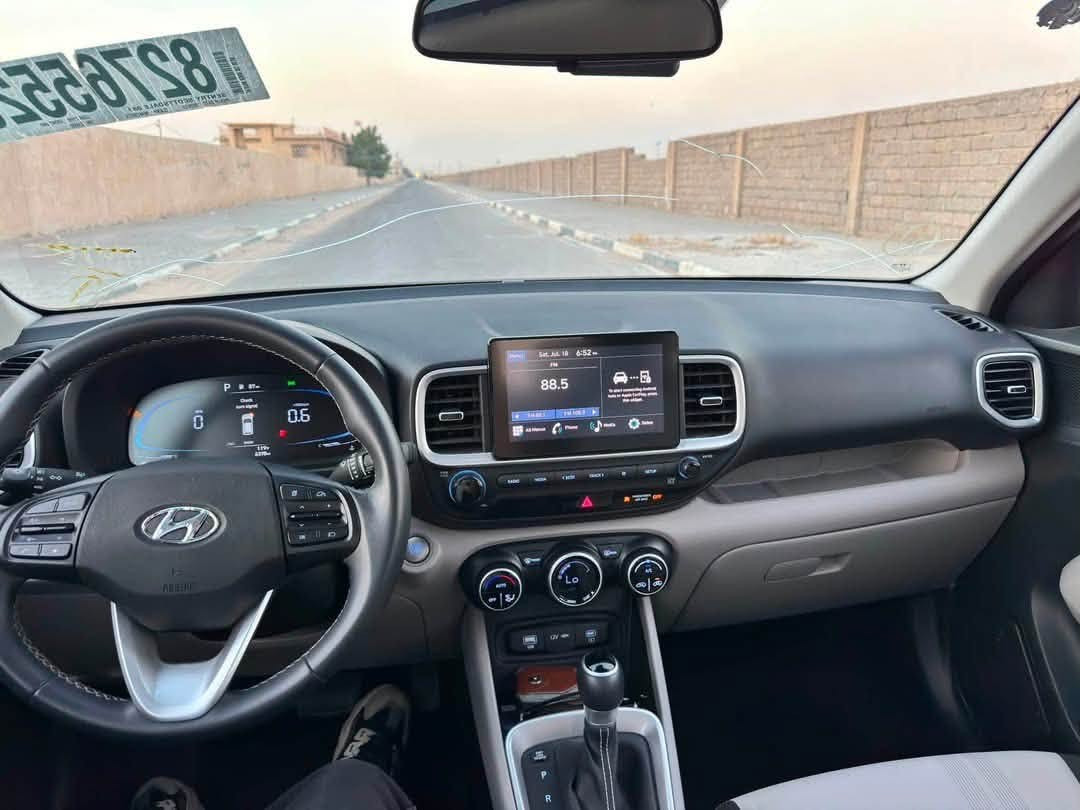 🚘 هيونداي فينيو SEL 🔥
رقم اتصال: ***********

✅ موديل 2024

المواصفـــات:

• محرك 1.6L اقتصادي وعملي

• جير أوتوماتيك CVT

• تشغيل بصمة + تشغيل ذكي

• شاشة وكالة تعمل باللمس

• Apple CarPlay + Android Auto

• كاميرا خلفية

• حساسات خلفية

• تحكم بالسكان + مثبت سرعة

• نظام المحافظة على المسار (Lane Keep Assist)

• نظام التحذير من الاصطدام الأمامي

• نظام الكبح التلقائي للطوارئ

• نظام مراقبة انتباه السائق

• مكيف أوتوماتيك

• إنارة LED نهارية

• جنوط ألمنيوم وكالة

• مرايا كهربائية مع إشارات

• صرفية وقود ممتازة

• داخلية واسعة ومريحة

🛠️ الملاحظات:

• جميع الملاحظات مذكورة في تقرير وا موضحة في الصور

📍 حرة بدون لوحات

📌 رقم الشاصي:
KMHRC8A34RU319683

💰 السعر: 128 ورقة
