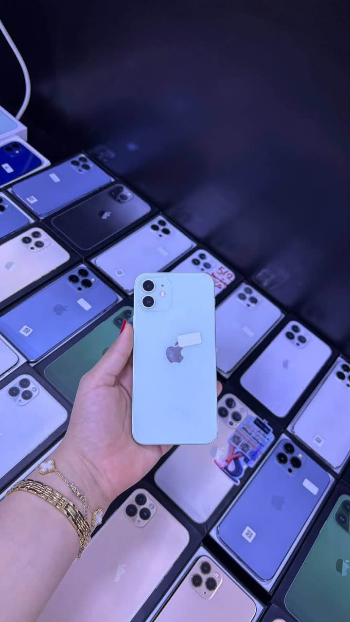 ايفون 12نظيف وبي ضمان سنة تواصل خاص
